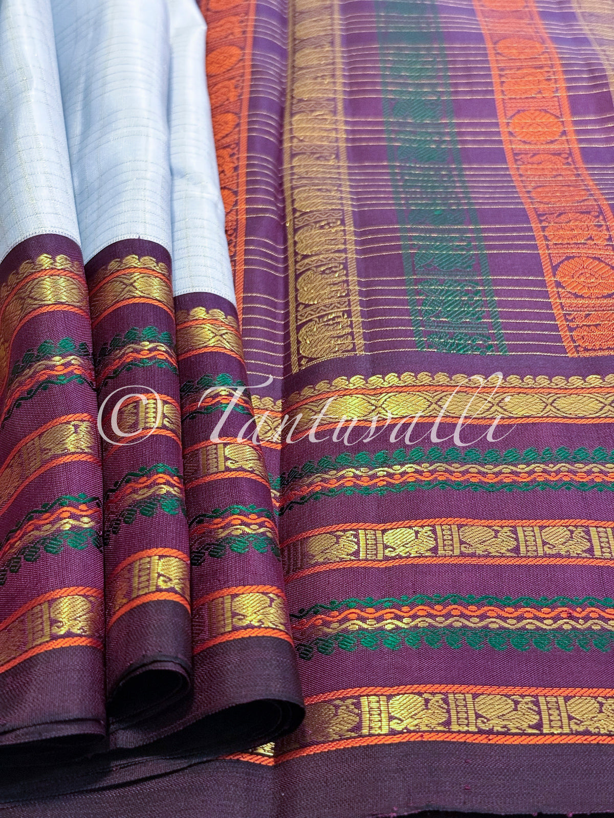 Ice Blue Oosi Kattam and Kanchana Varisaipet Border and Pallu