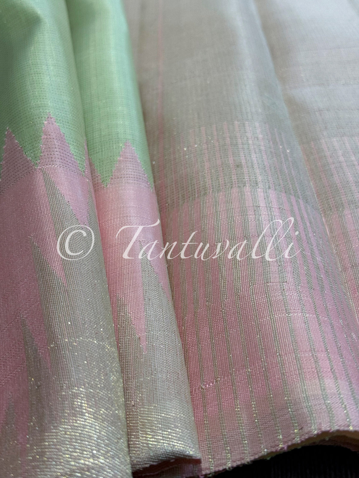 Pastel Elaichi Vaira Oosi 8 Kol with Pastel Pink Temple Korvai