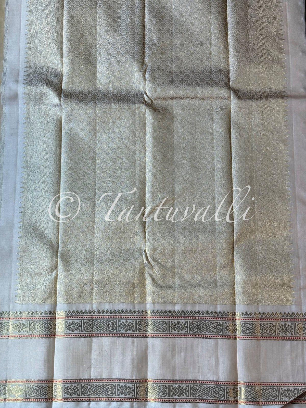 Butter Yellow with Off White Rettaipet Border