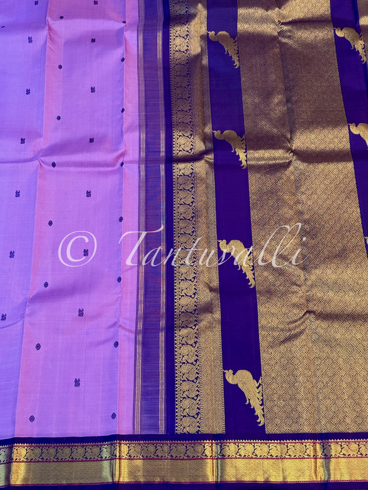 Dark December Poo with Navy Blue Small Border Korvai