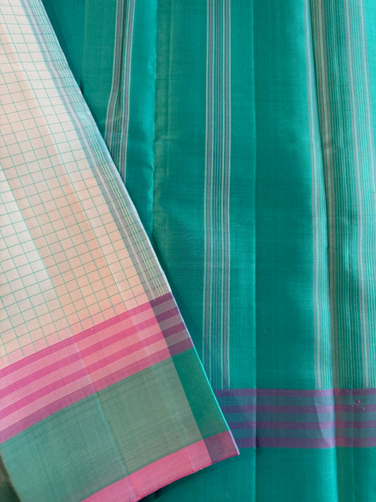 Graceful White with Cyan and pink Gap Border