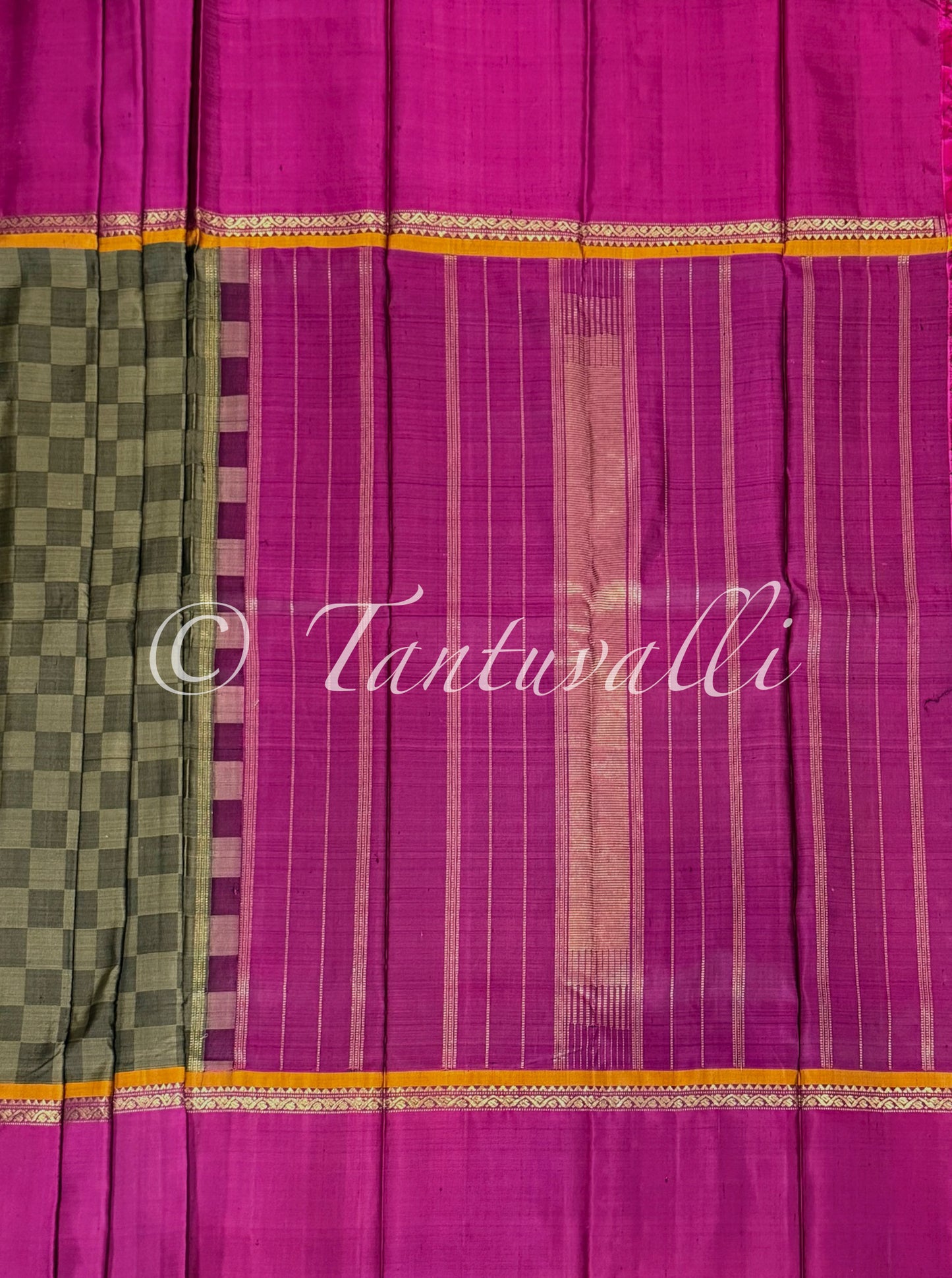 Black and Grey Paai Madi with Vaadaamalli Korvai