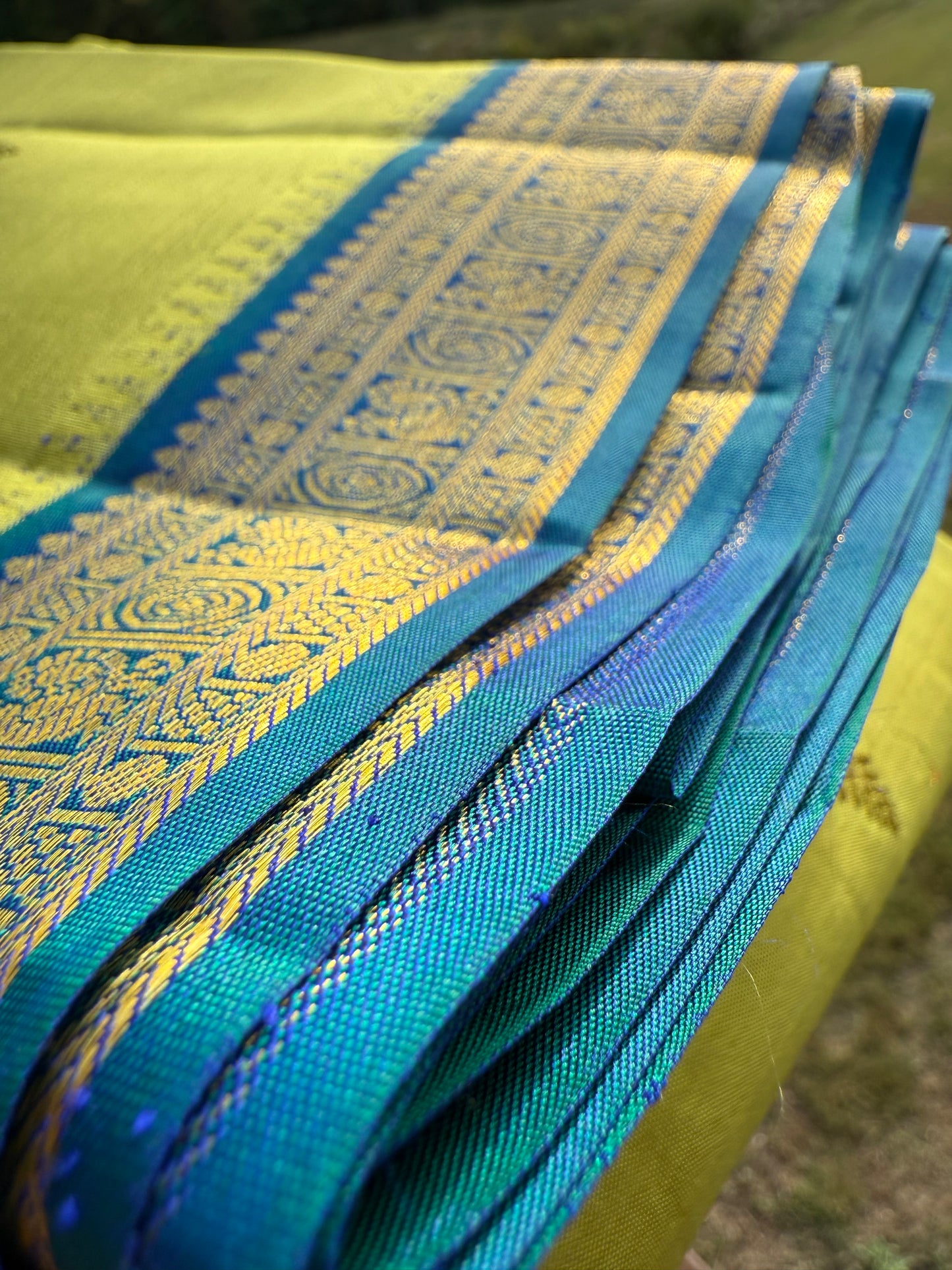 Elaichi green with Dual shade ramar blue Thazhampoo Korvai