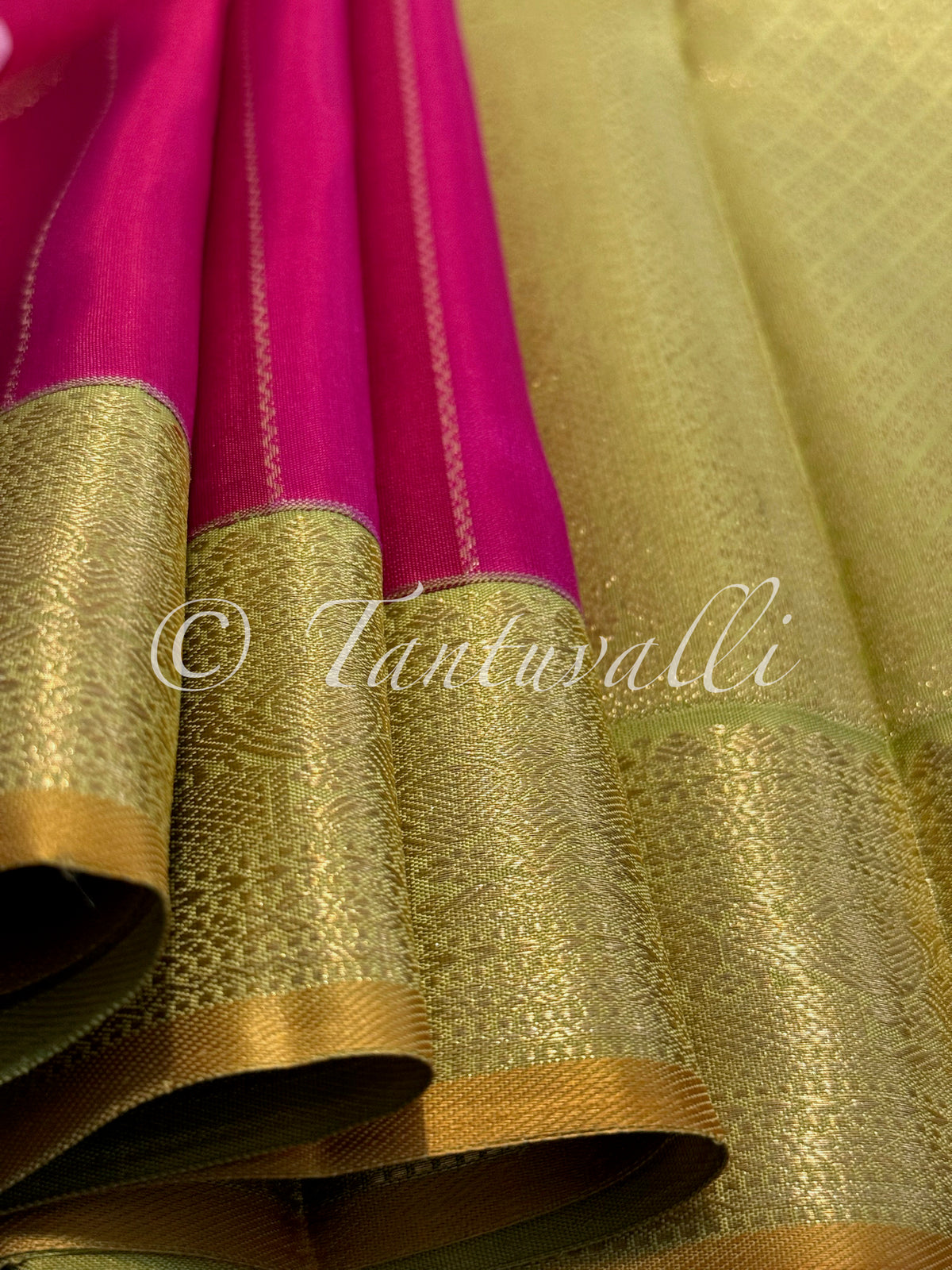 Alternate Vertical Veldhari Red Pink Bands and Grape Green Small Border Korvai