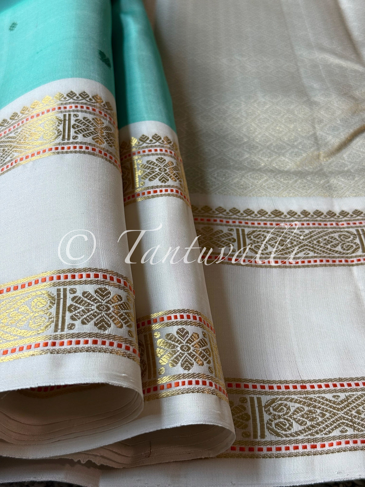 Ice Blue with Off White Rettaipet Border