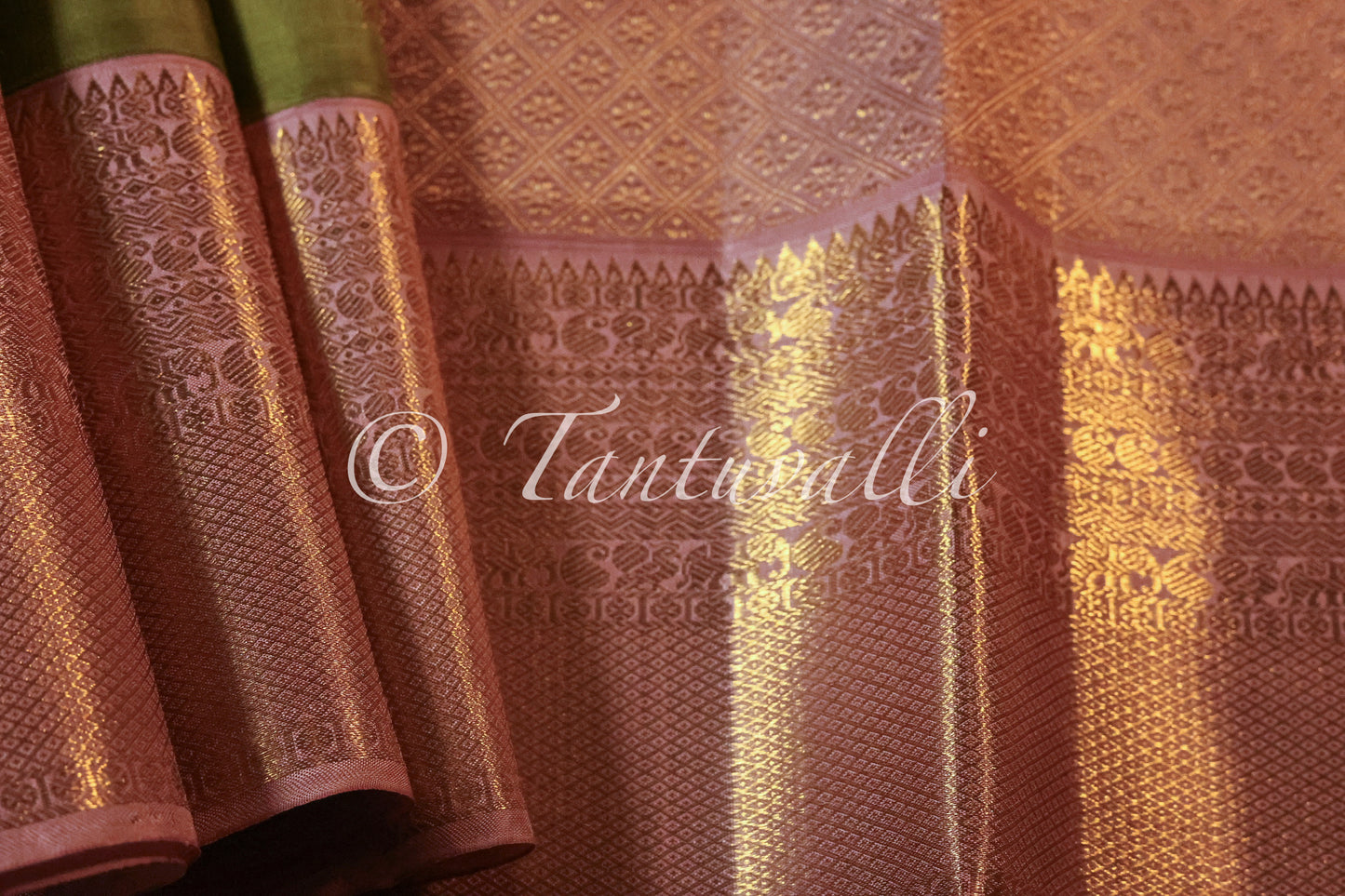 Alli Pachai with Powder Pink Korvai