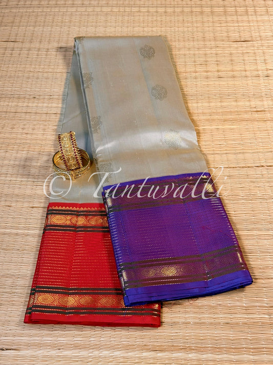 Sandal Ganga Jamuna Korvai in Red and Purple