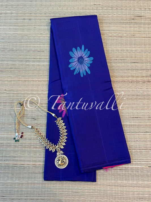 Dark Blue Borderless with Abstract Meenakari Floral Motifs and Pink Pallu