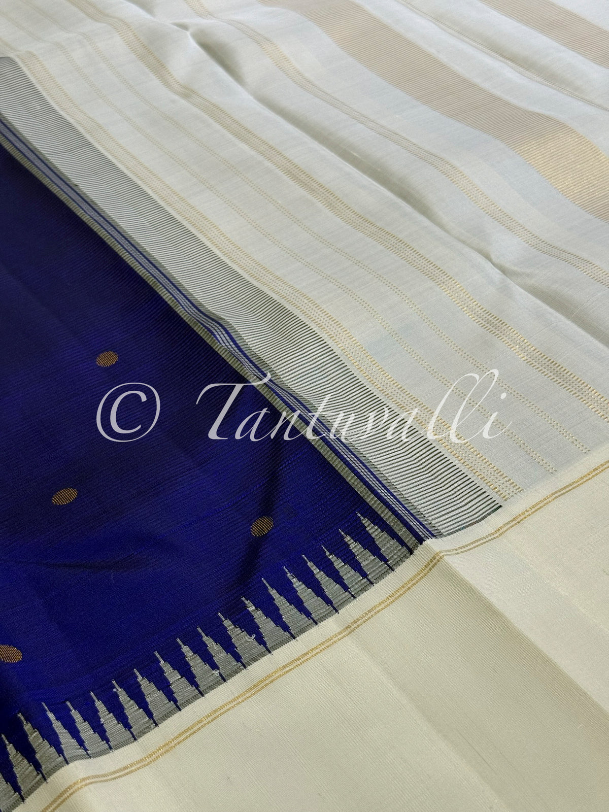 Deep Blue Pattani Butta with Ivory Bodi Korvai