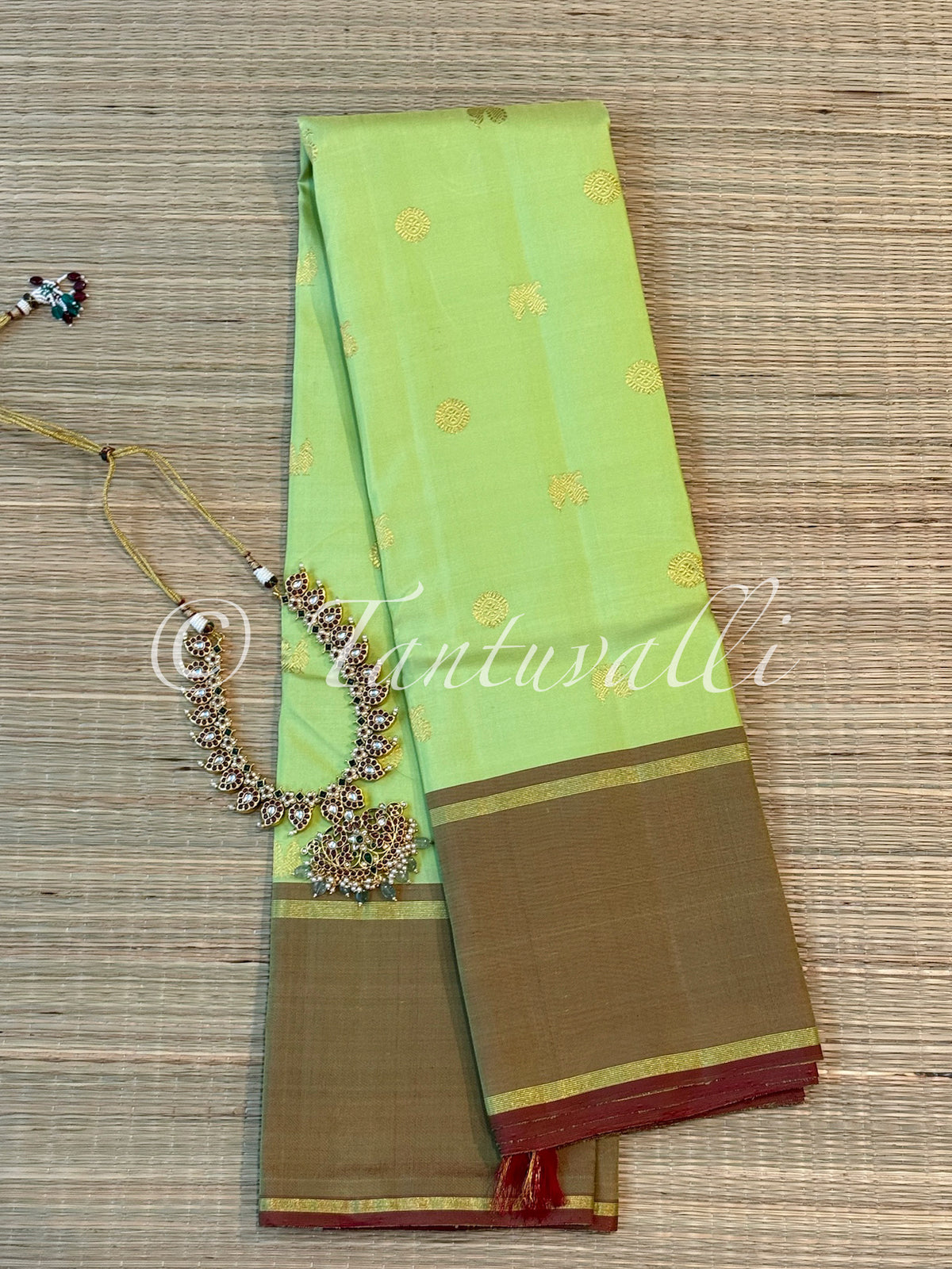 Pista Green and Maanthulir Bodi Korvai