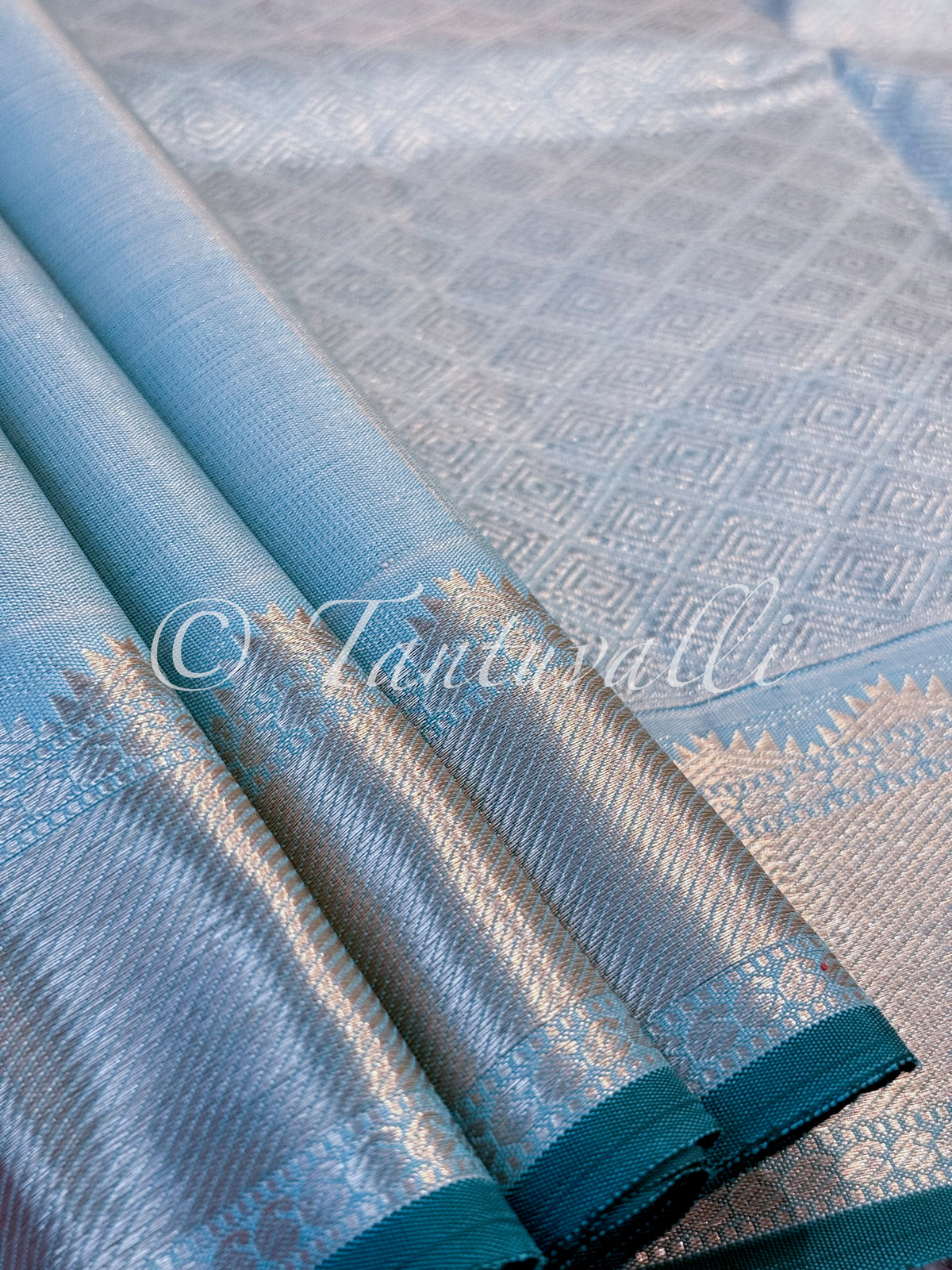 Baby blue Vaira Oosi Self Border