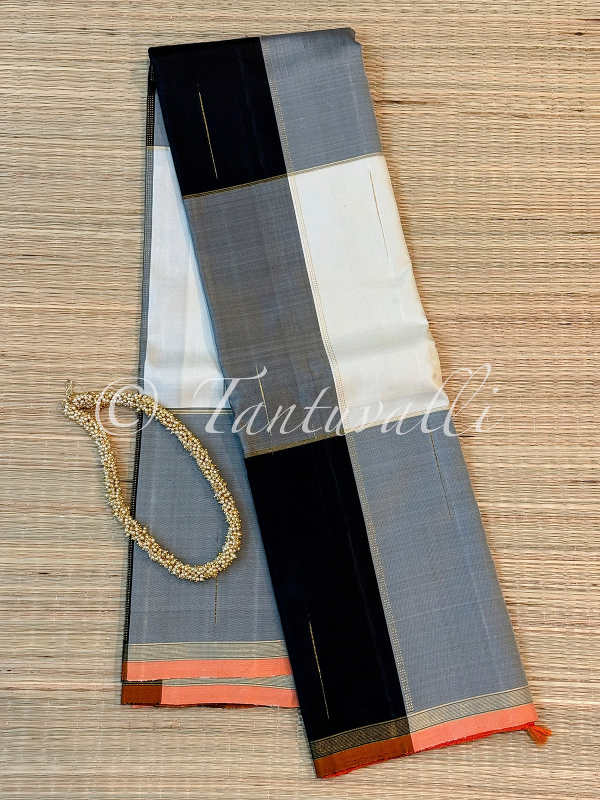 Black and White Paalum Pazhamum Large Checks