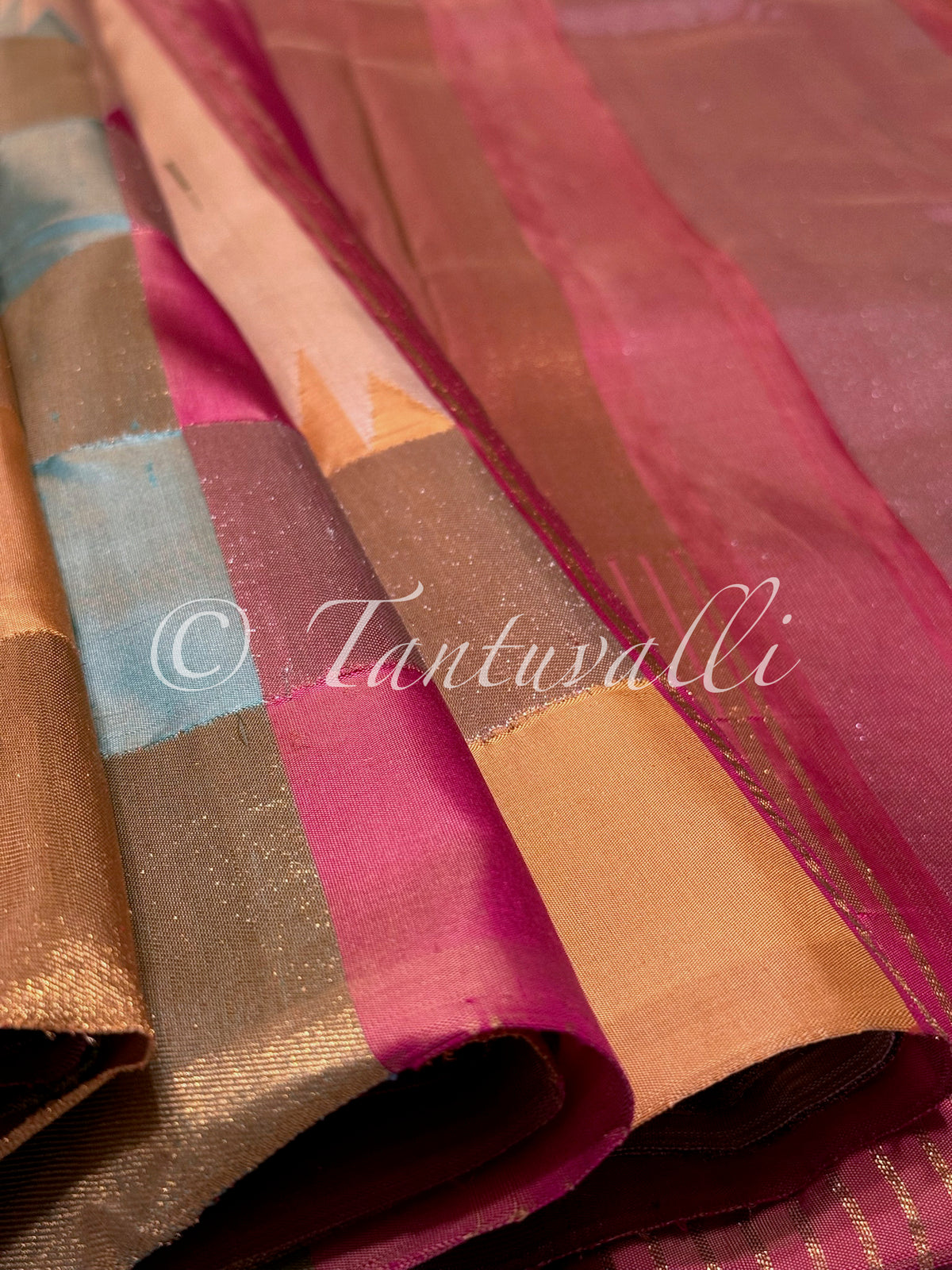 Cream 8 Kol Multi Color Checks Temple Korvai
