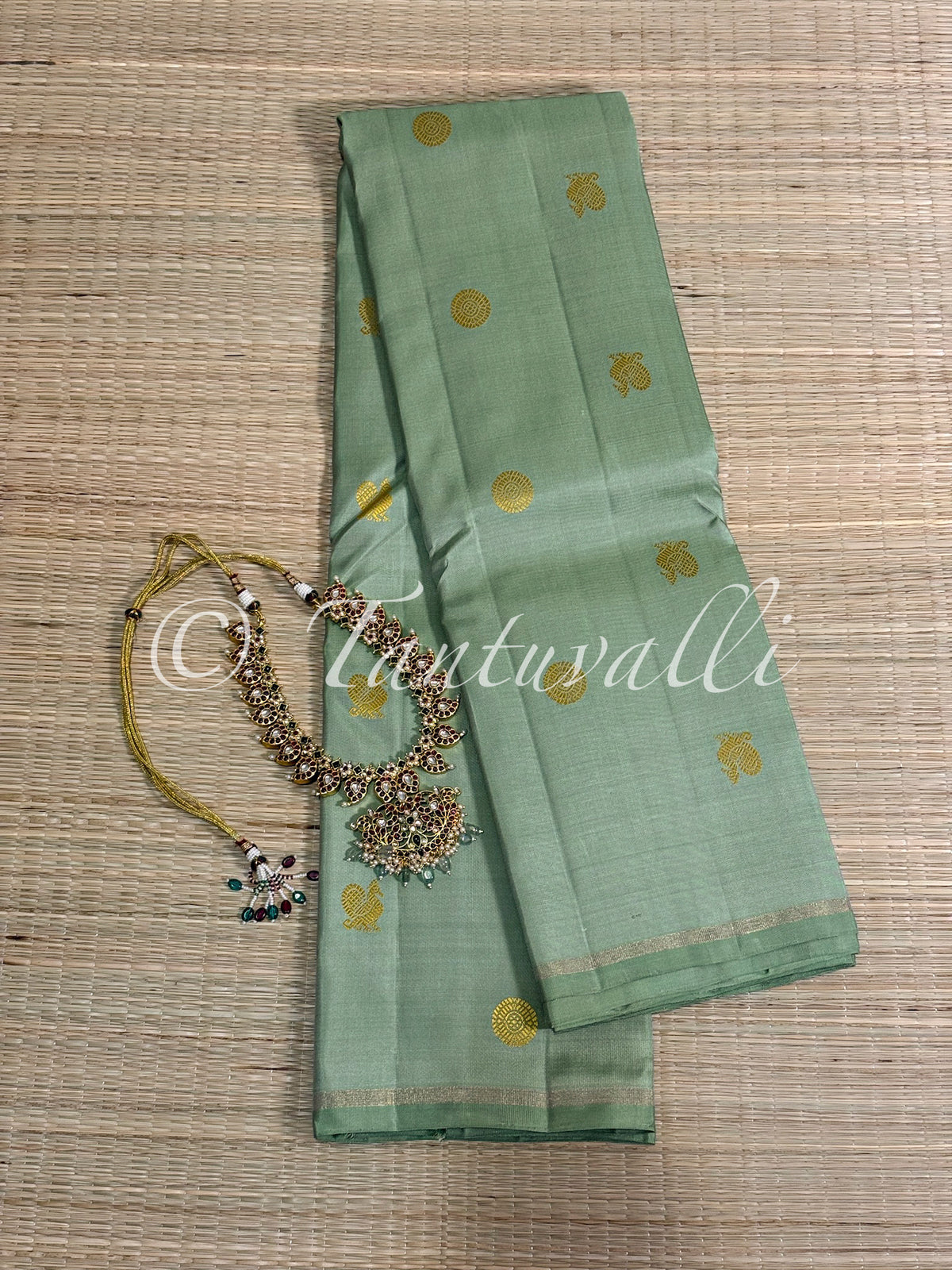 Mint Green Borderless With Lilac Pallu