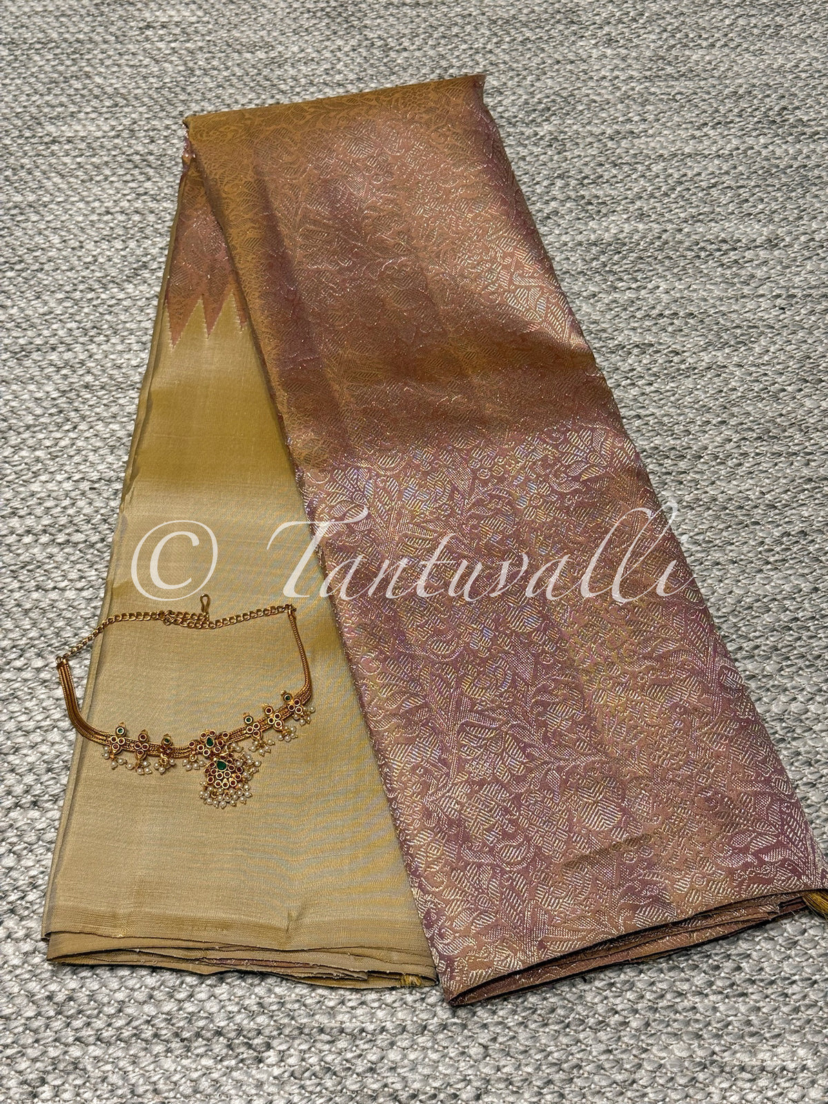 Cream with Mauve Vanasingaram Rising Border