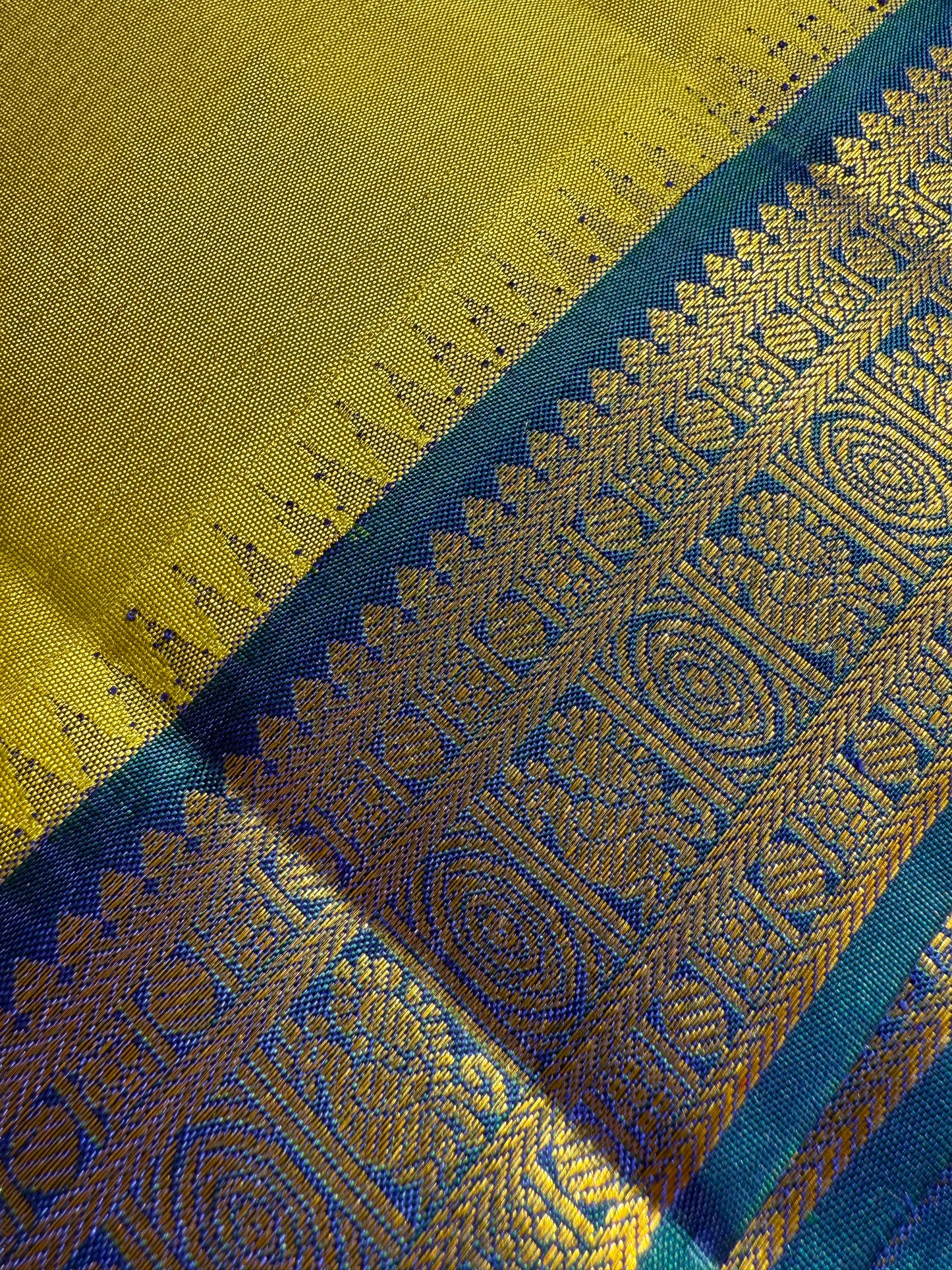 Elaichi green with Dual shade ramar blue Thazhampoo Korvai