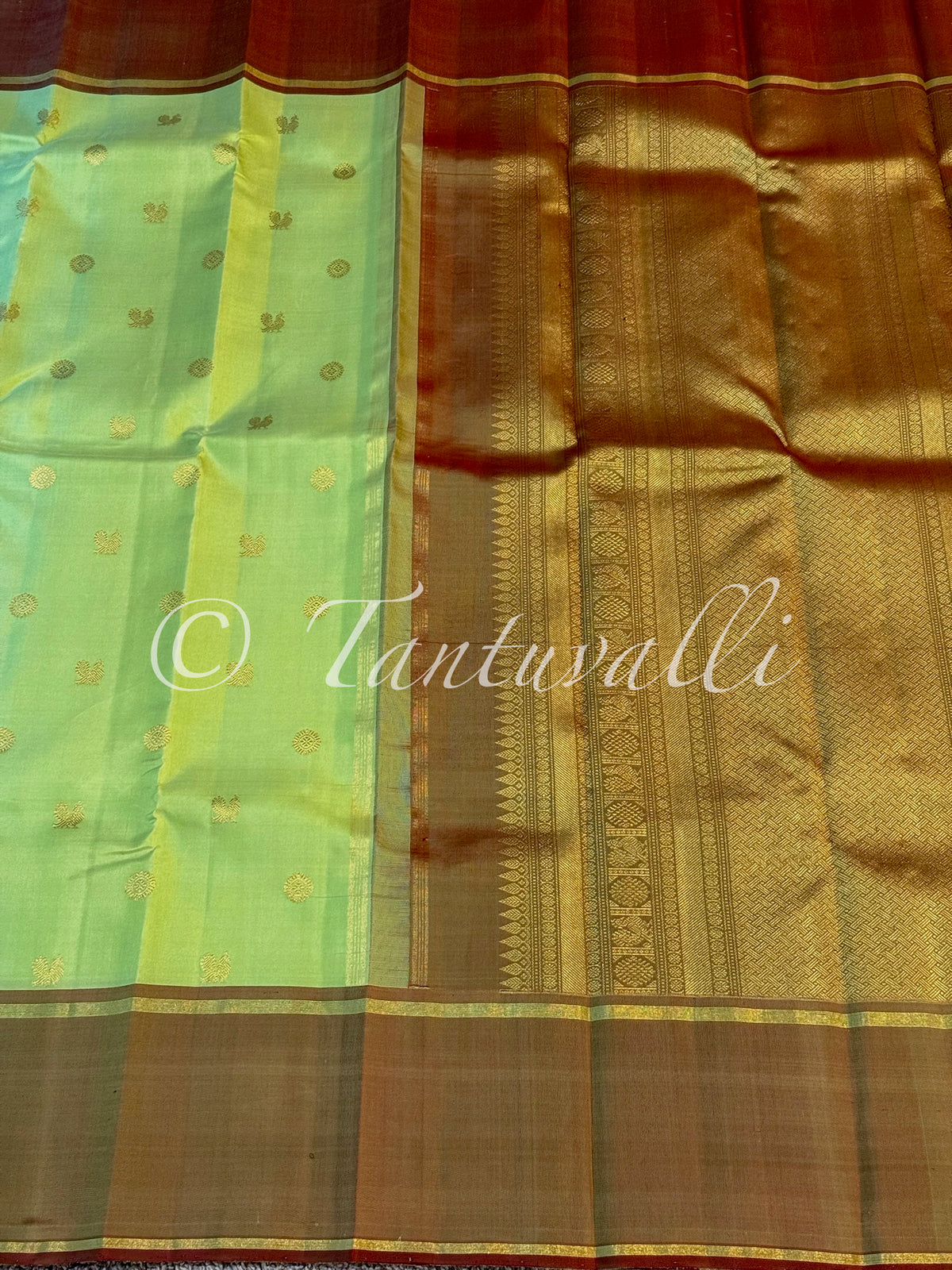 Pista Green and Maanthulir Bodi Korvai