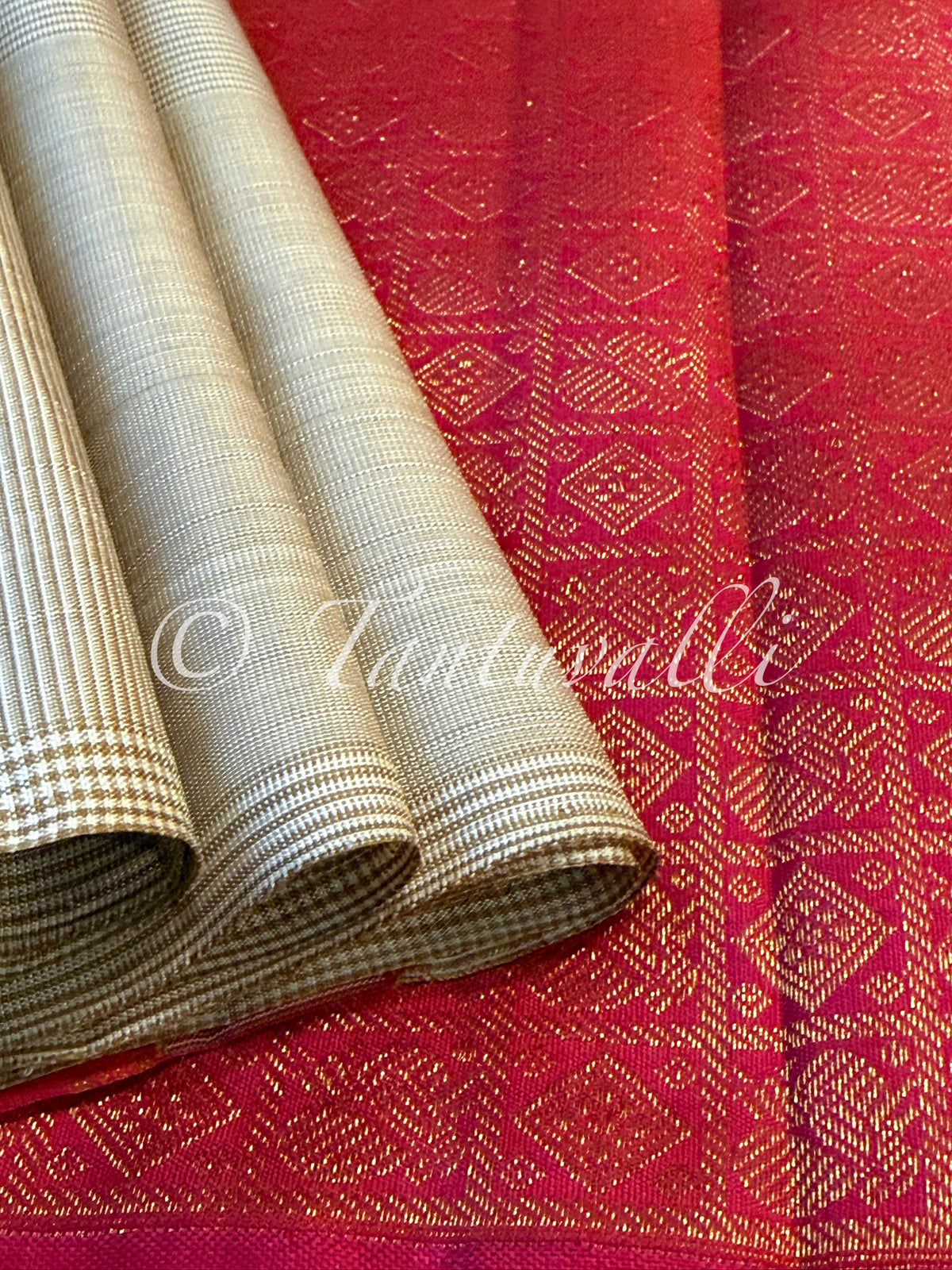 Biscuit Kasa Kasa Kaatam with Reddish Pink Borderless