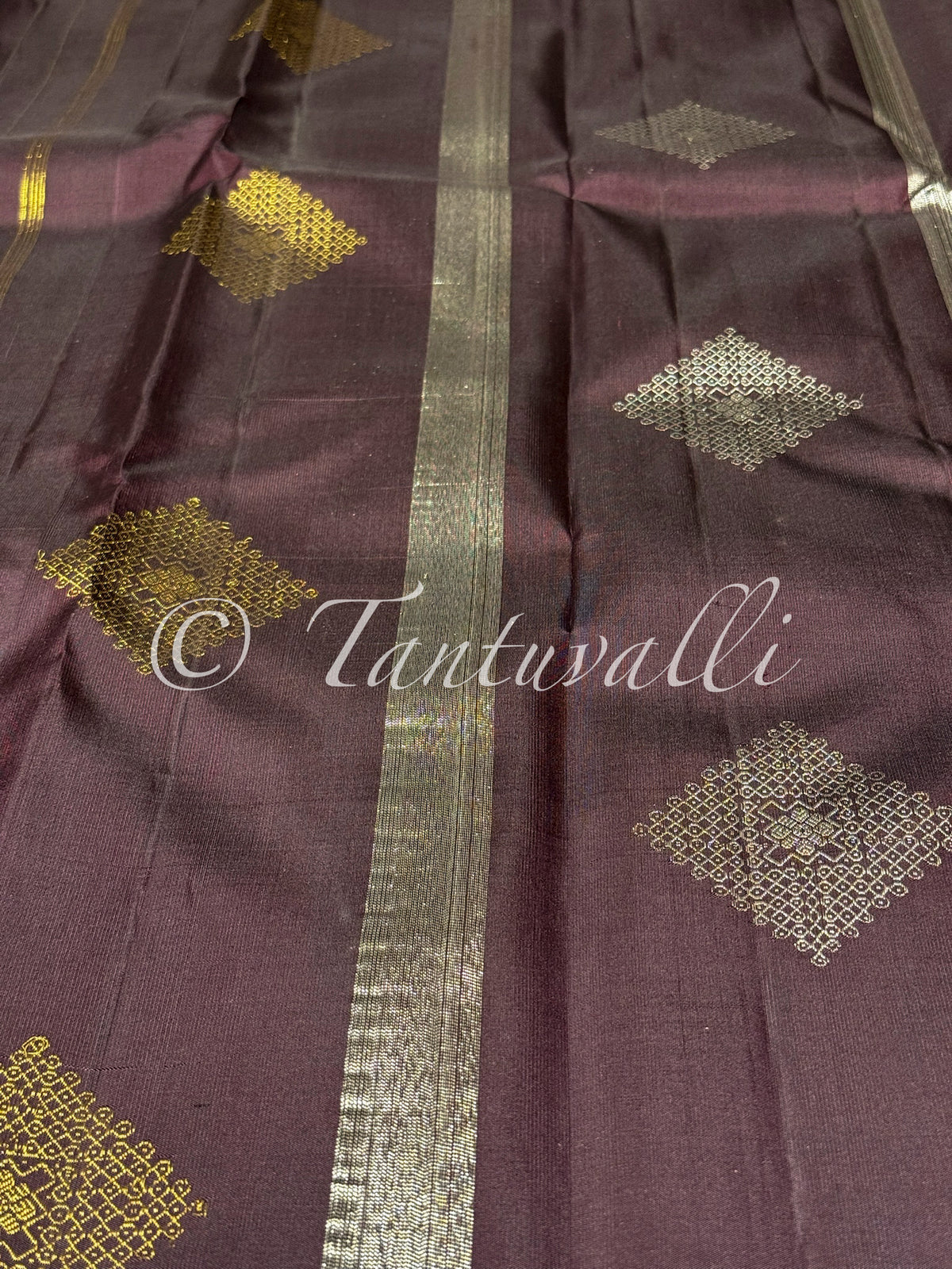 Chocolate Brown 8 Kol with Temple Peaks and Kolam Buttas