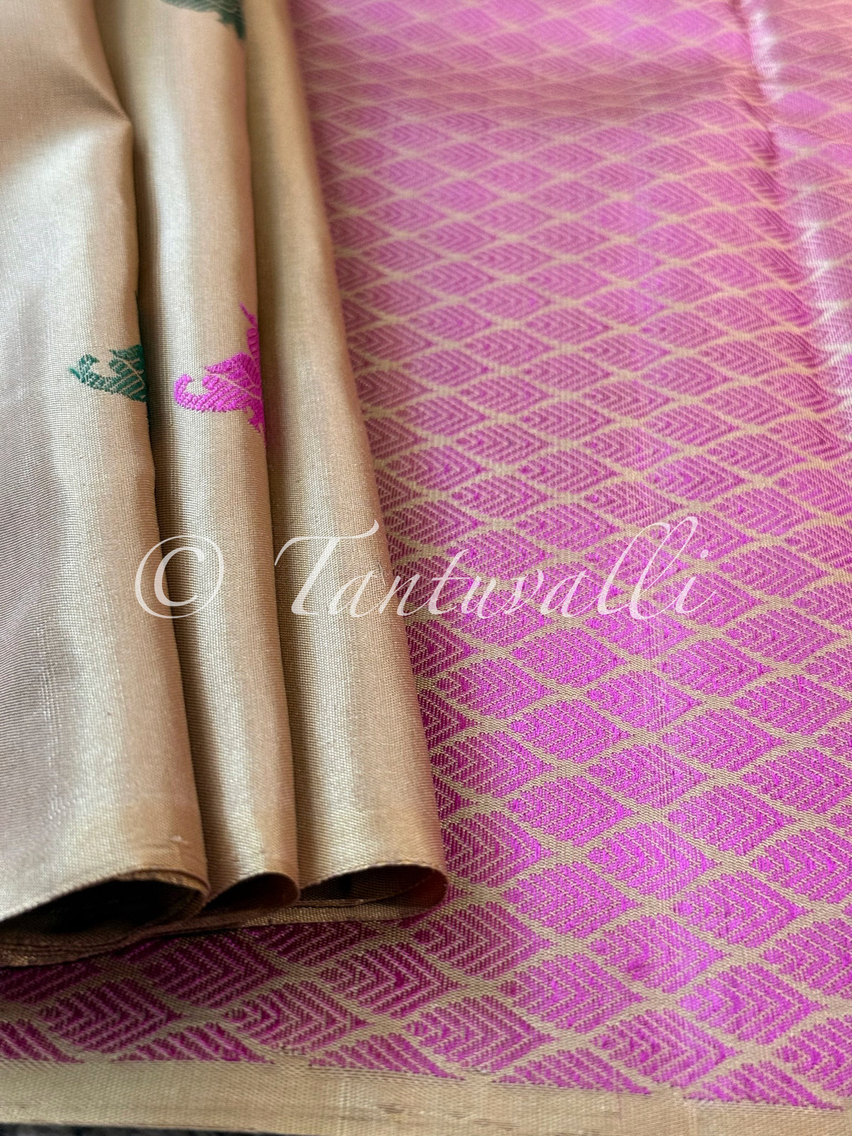Biscuit Meenakari Borderless