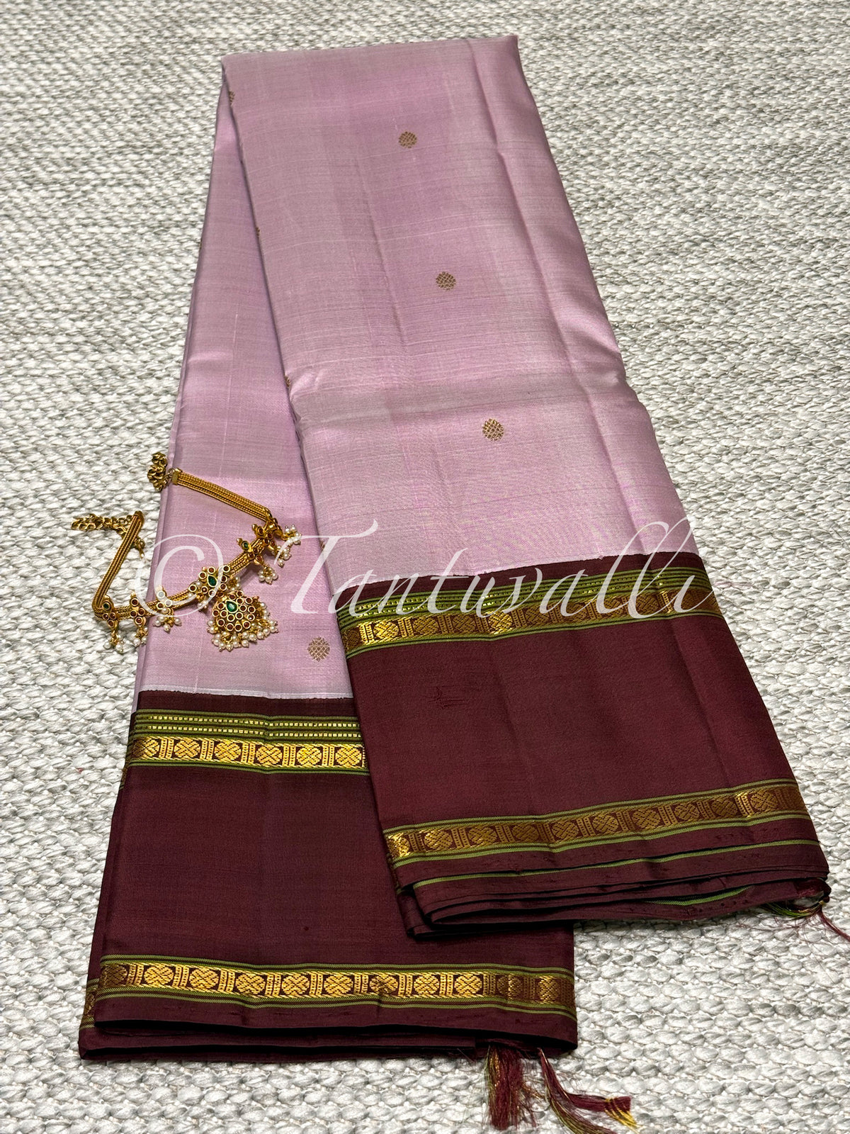 Mauve with Wine Rettaipet Border