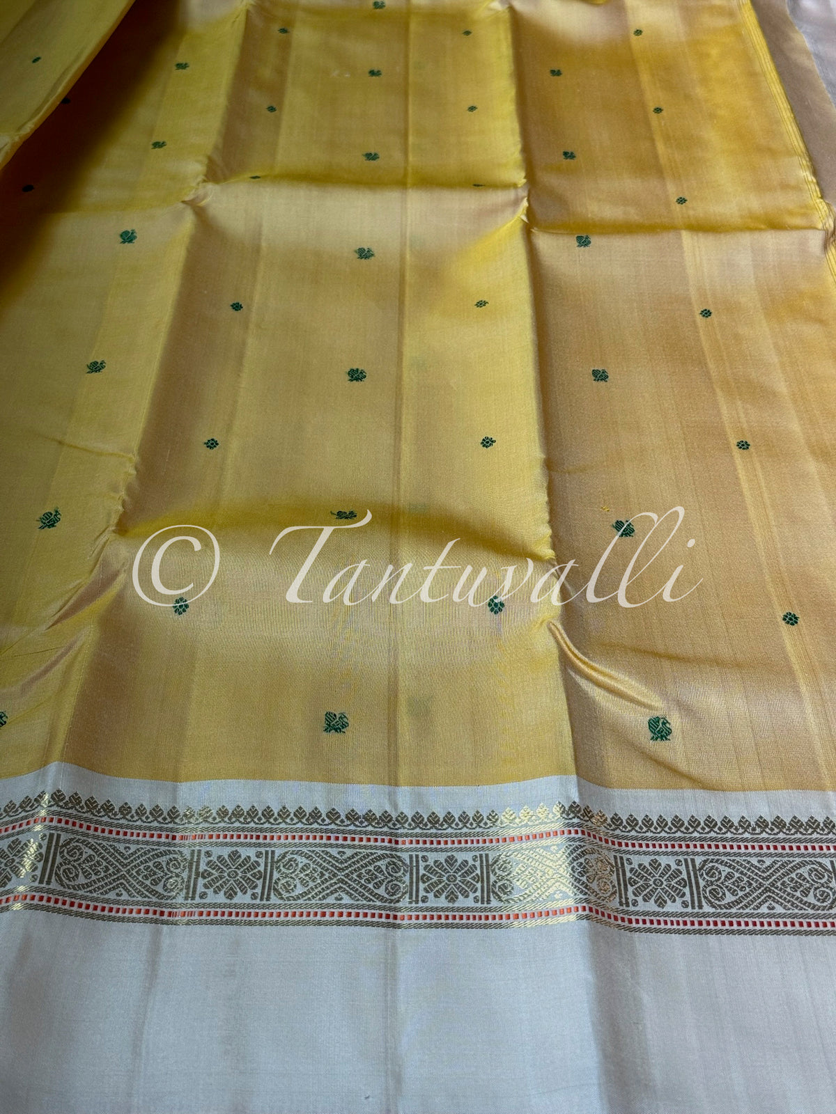 Butter Yellow with Off White Rettaipet Border