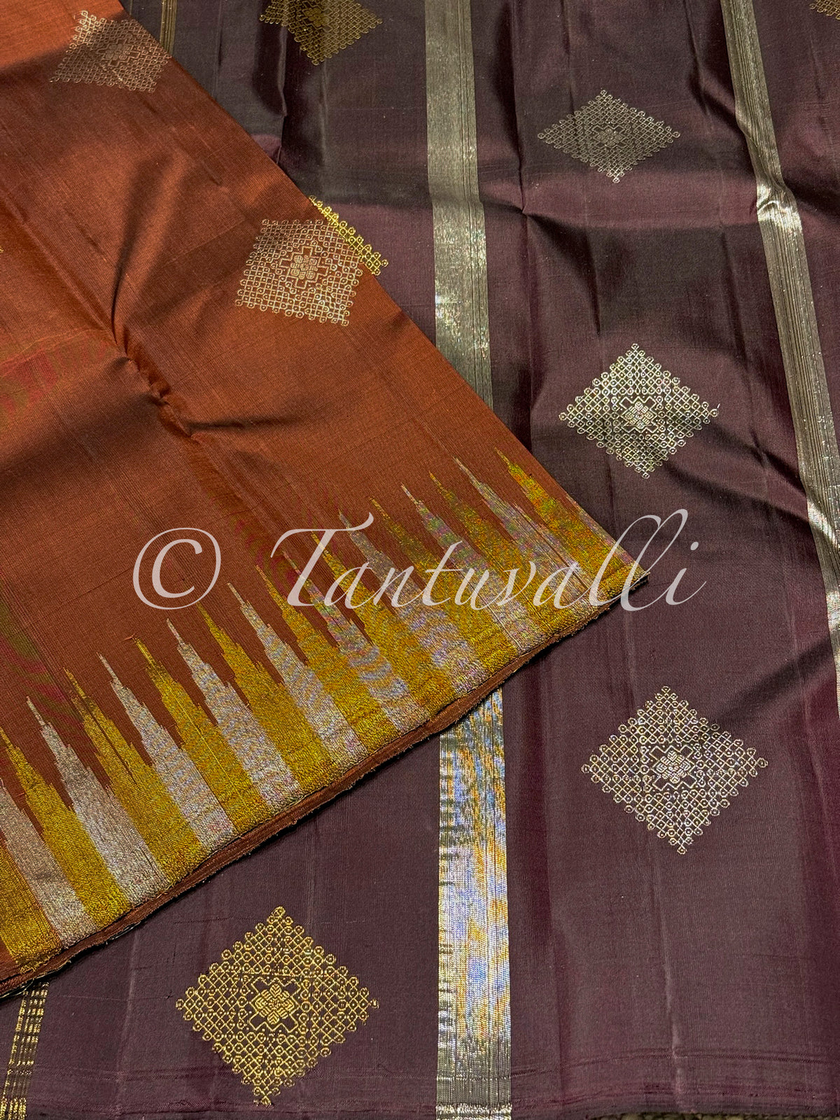 Chocolate Brown 8 Kol with Temple Peaks and Kolam Buttas