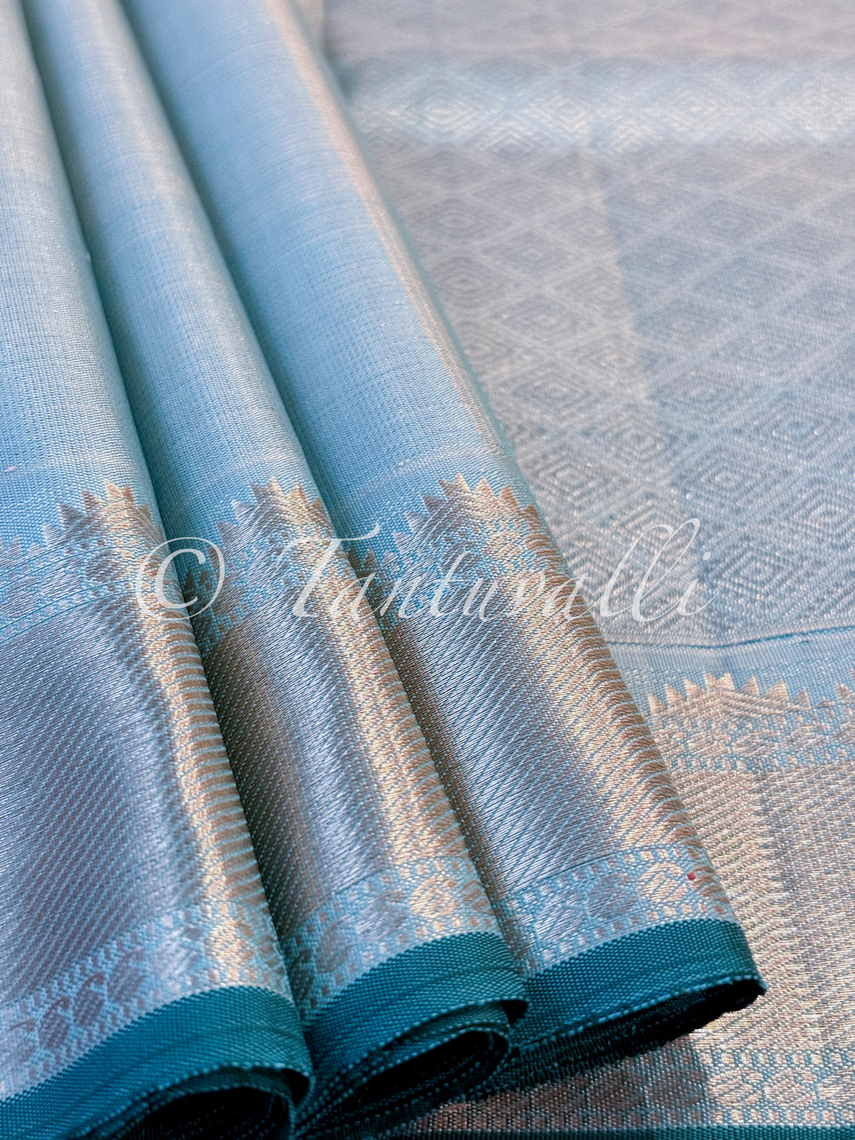 Baby blue Vaira Oosi Self Border