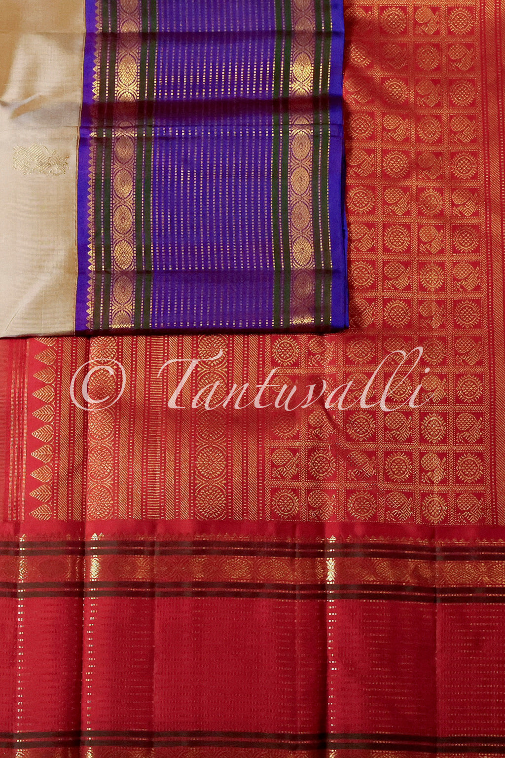 Sandal Ganga Jamuna Korvai in Red and Purple
