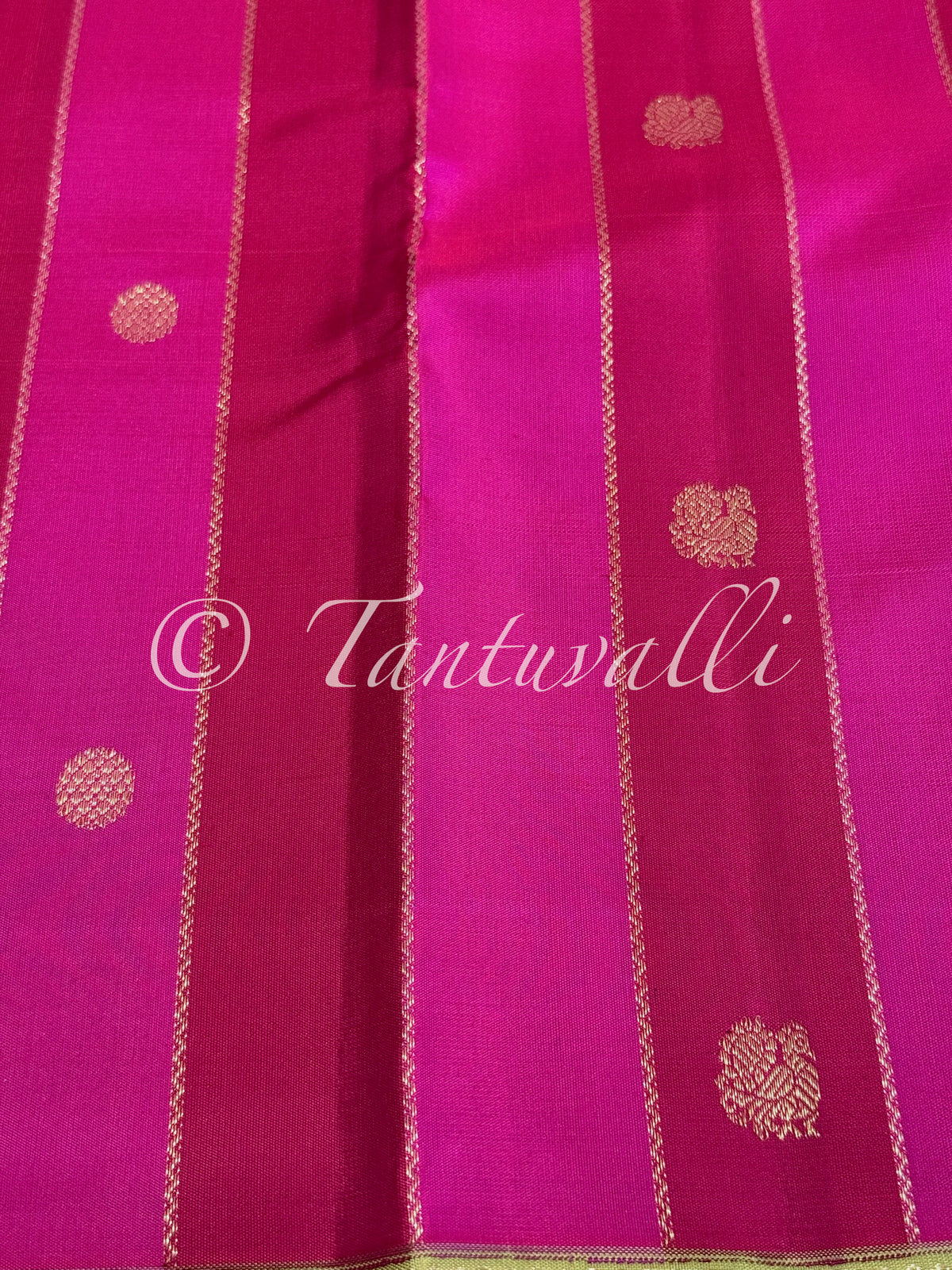 Alternate Vertical Veldhari Red Pink Bands and Grape Green Small Border Korvai