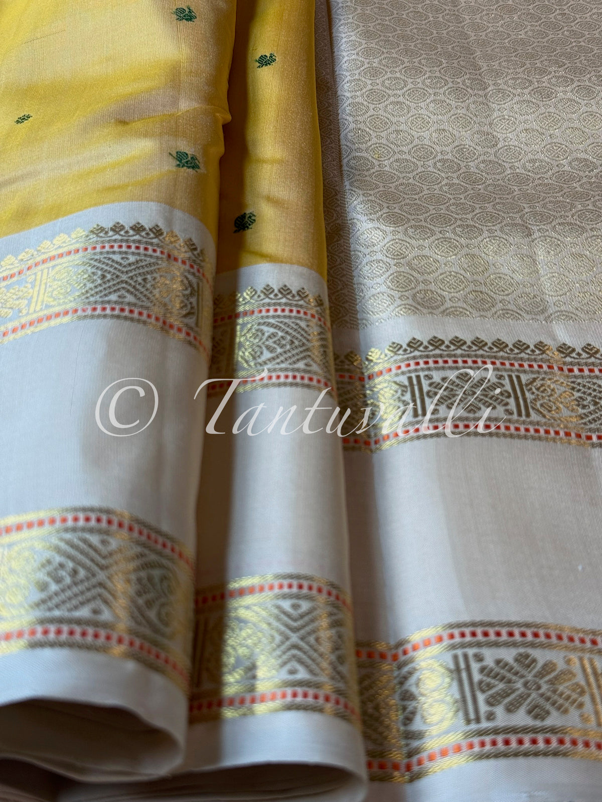 Butter Yellow with Off White Rettaipet Border