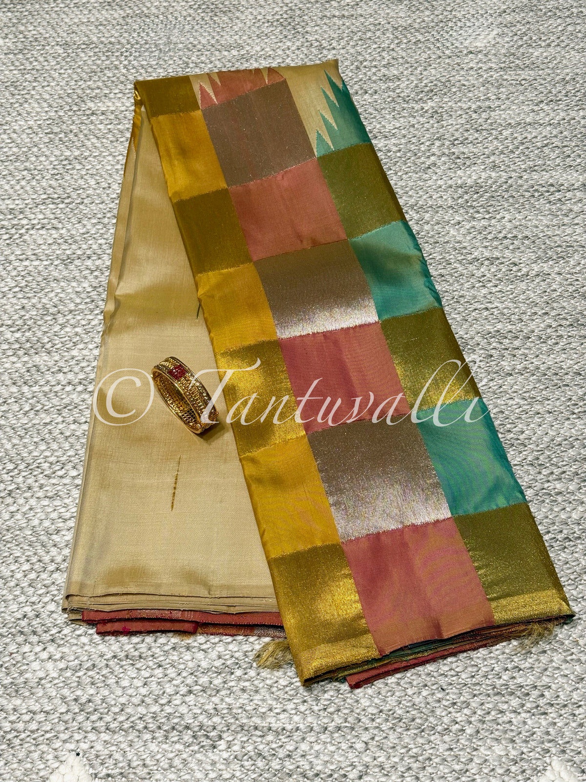 Cream 8 Kol Multi Color Checks Temple Korvai
