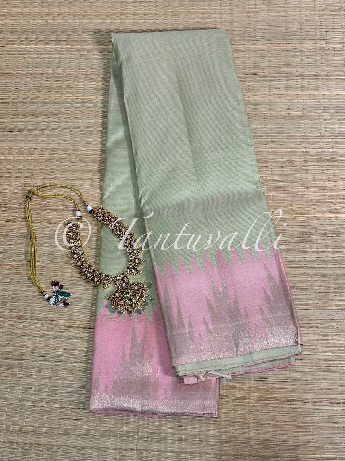 Pastel Elaichi Vaira Oosi 8 Kol with Pastel Pink Temple Korvai