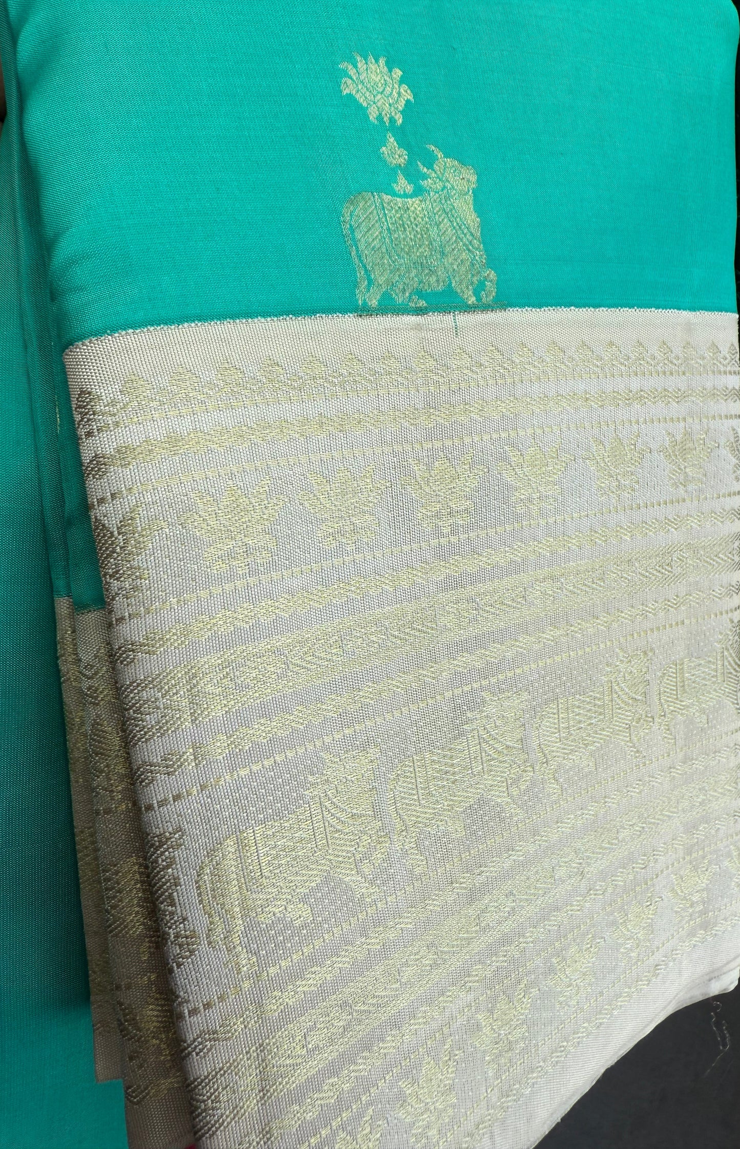 Turquoise blue/sea green with Taupe Korvai