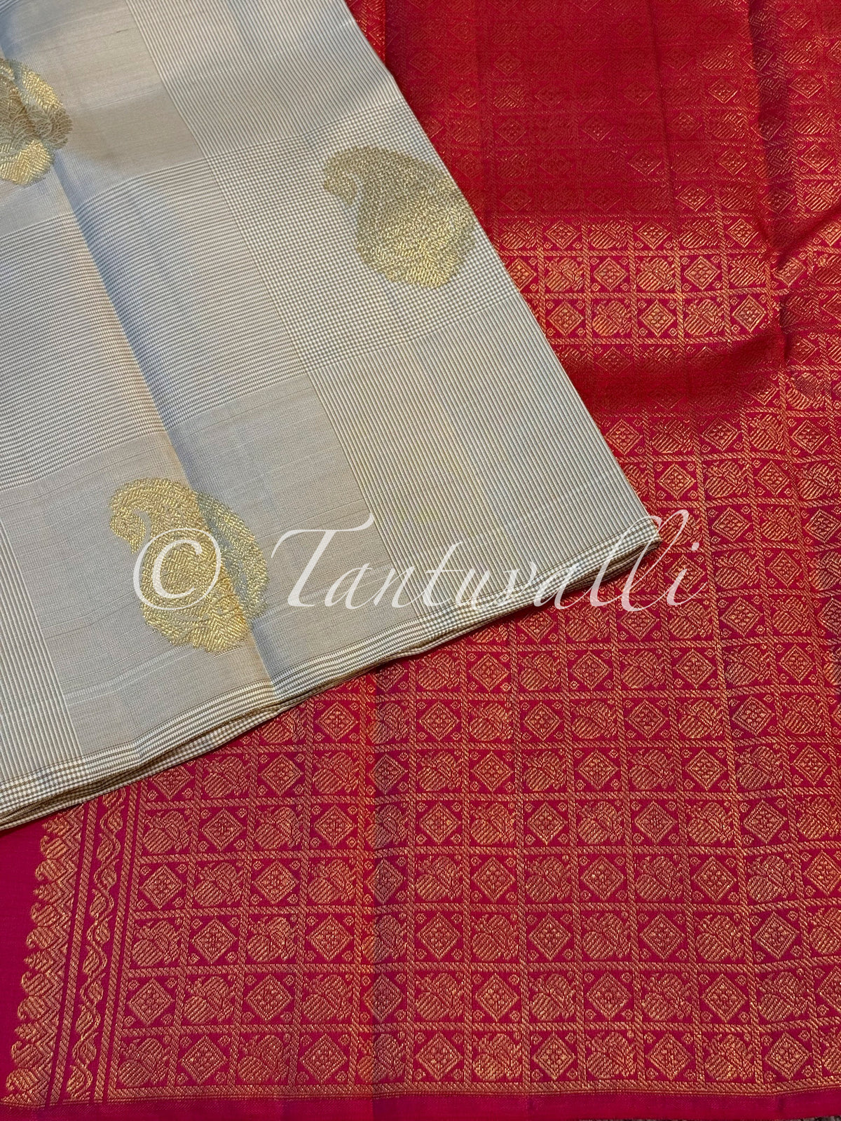 Biscuit Kasa Kasa Kaatam with Reddish Pink Borderless