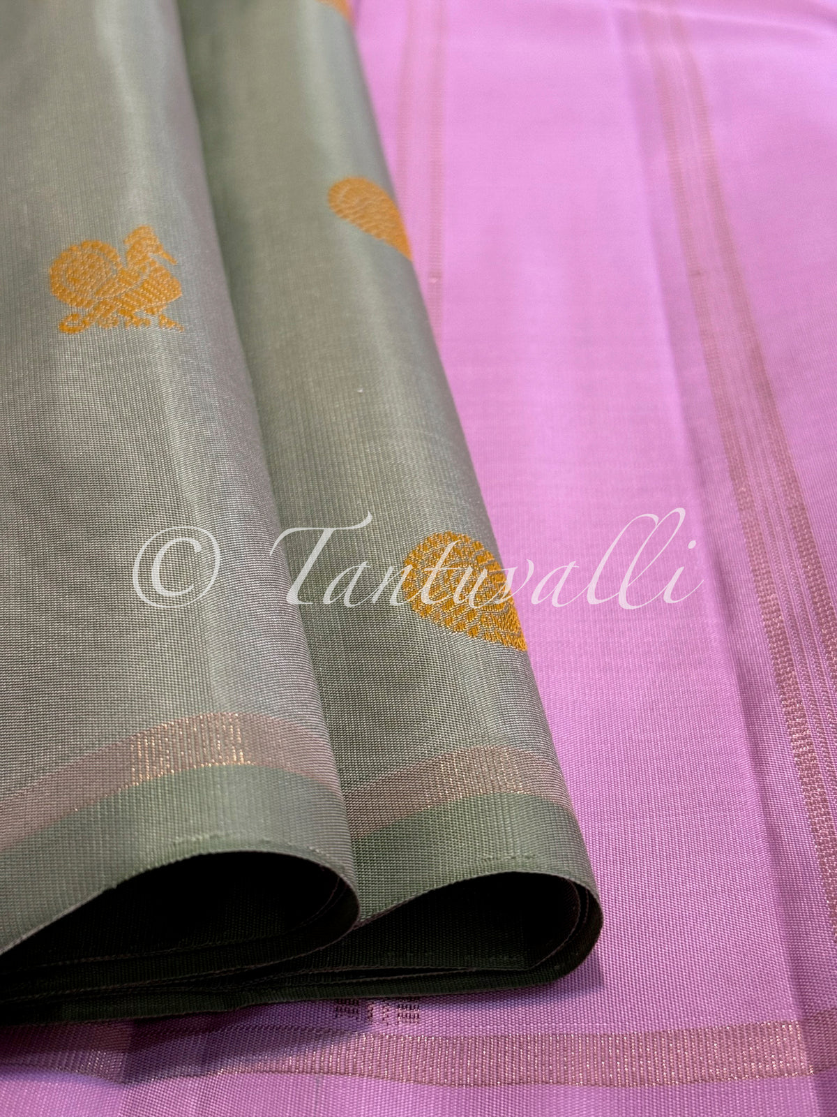 Mint Green Borderless With Lilac Pallu