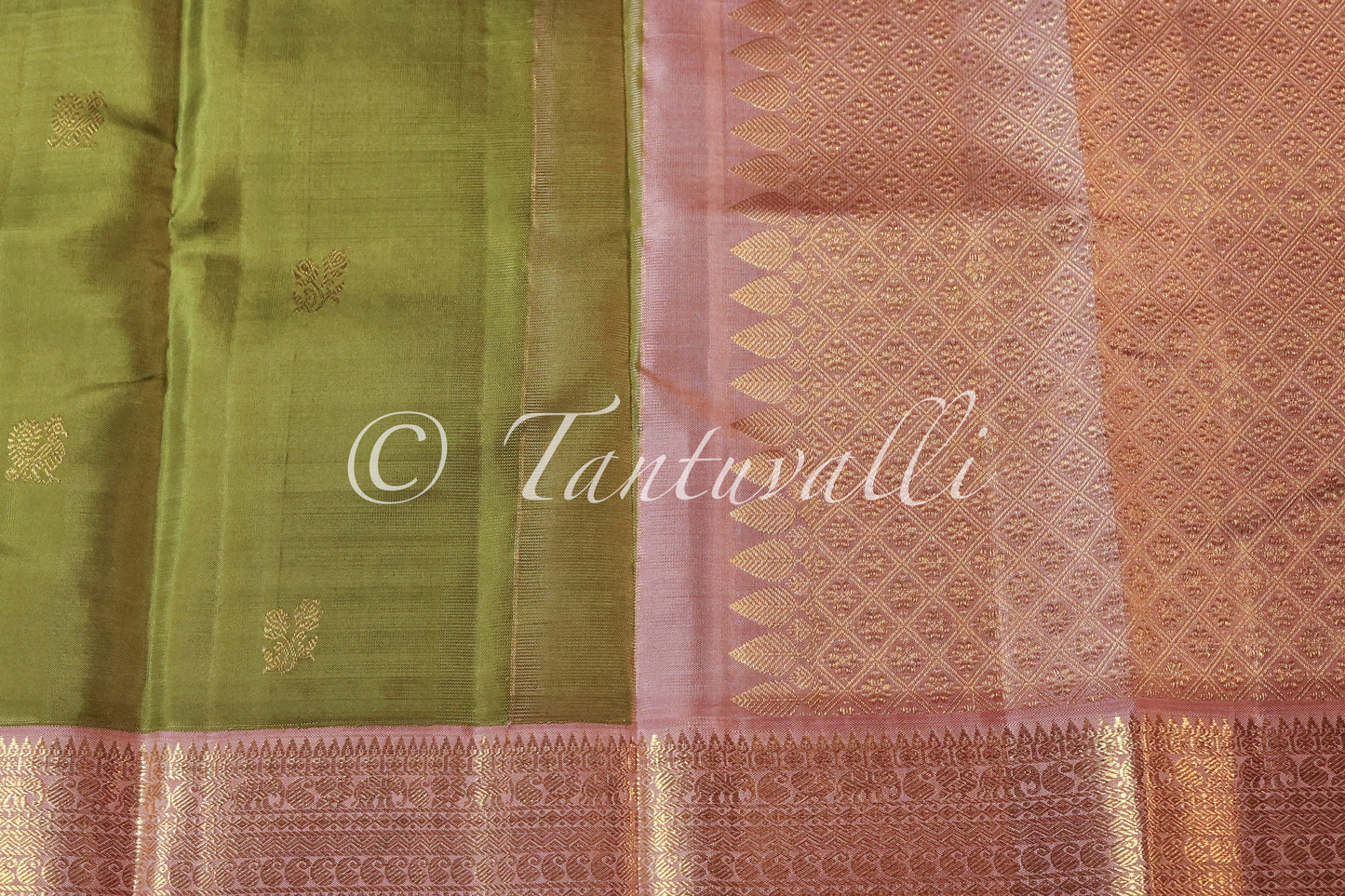 Alli Pachai with Powder Pink Korvai