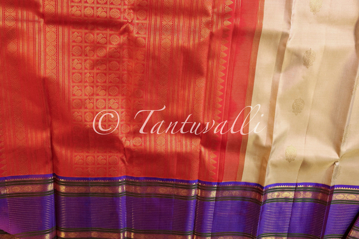 Sandal Ganga Jamuna Korvai in Red and Purple