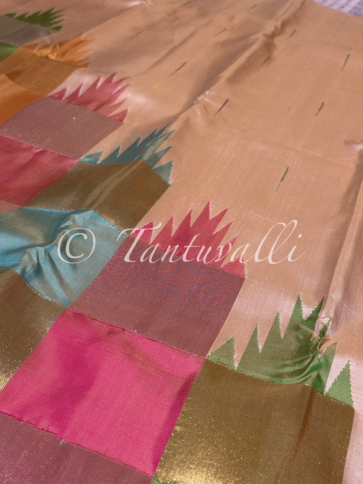 Cream 8 Kol Multi Color Checks Temple Korvai