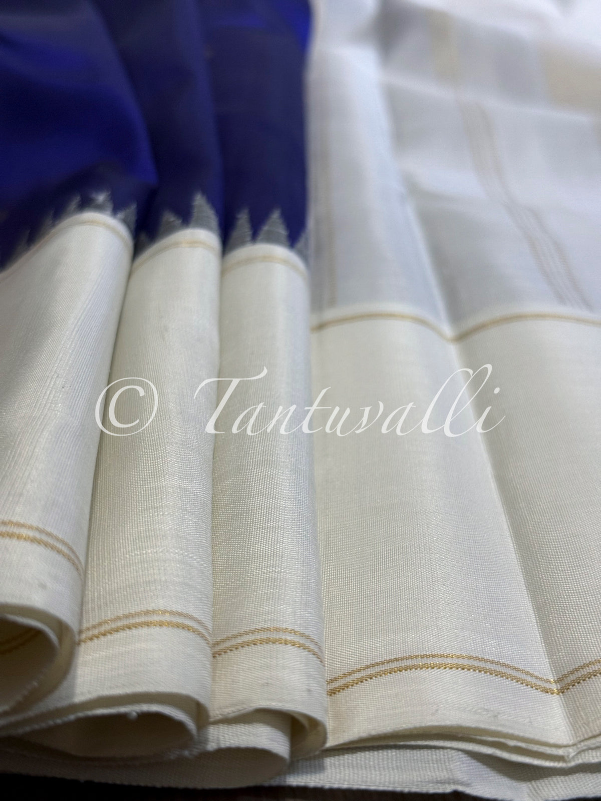 Deep Blue Pattani Butta with Ivory Bodi Korvai