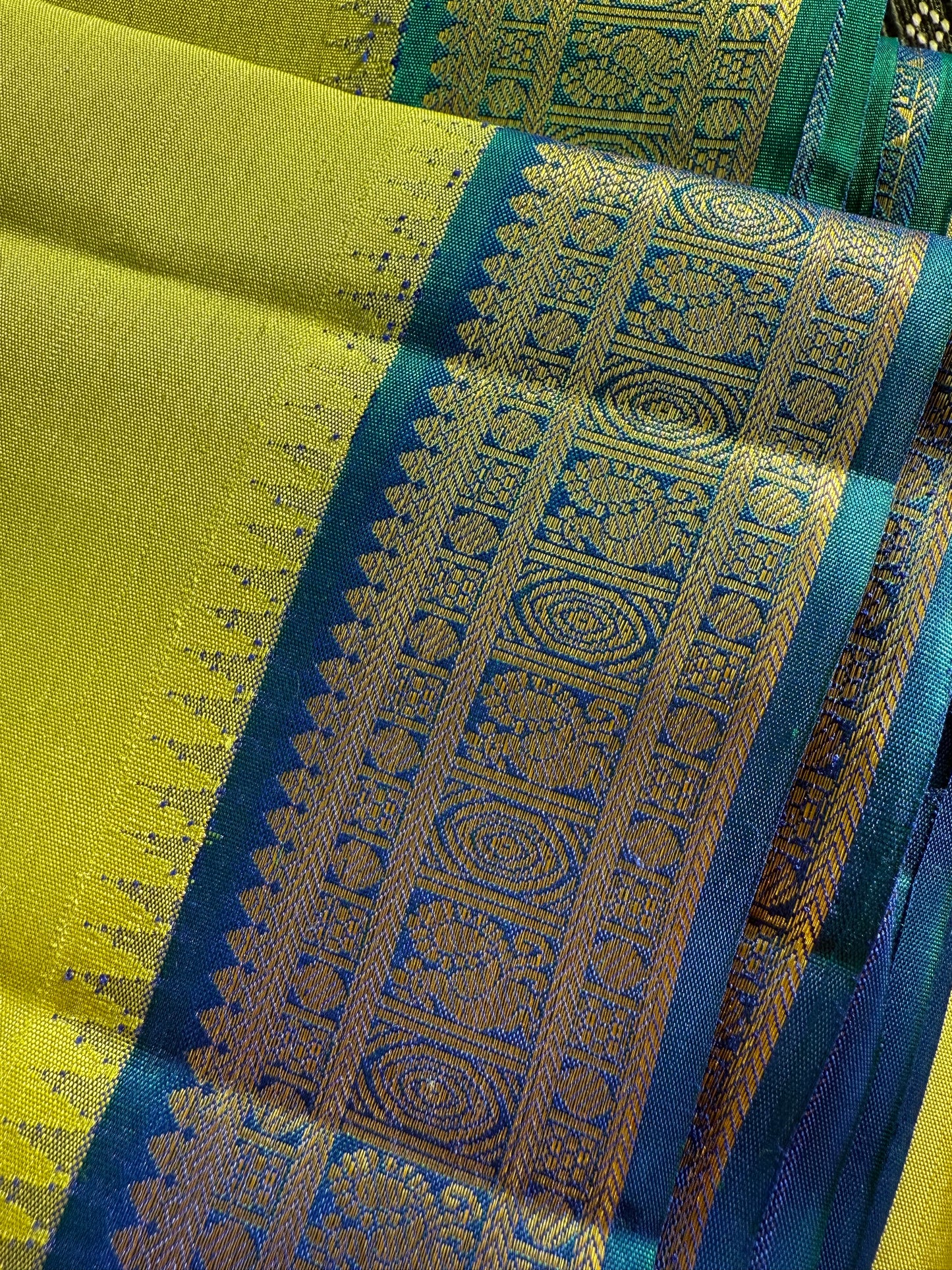 Elaichi green with Dual shade ramar blue Thazhampoo Korvai