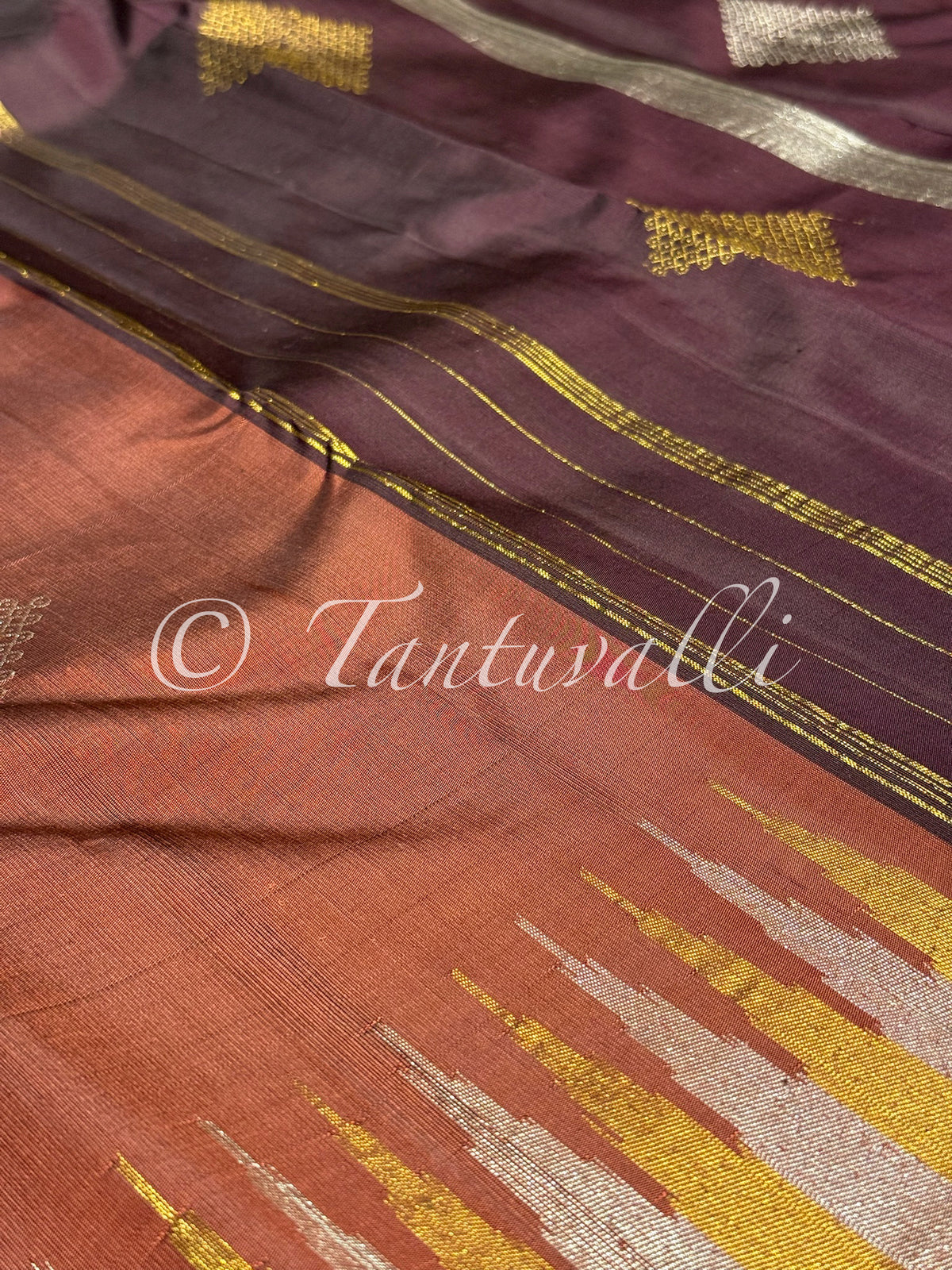Chocolate Brown 8 Kol with Temple Peaks and Kolam Buttas