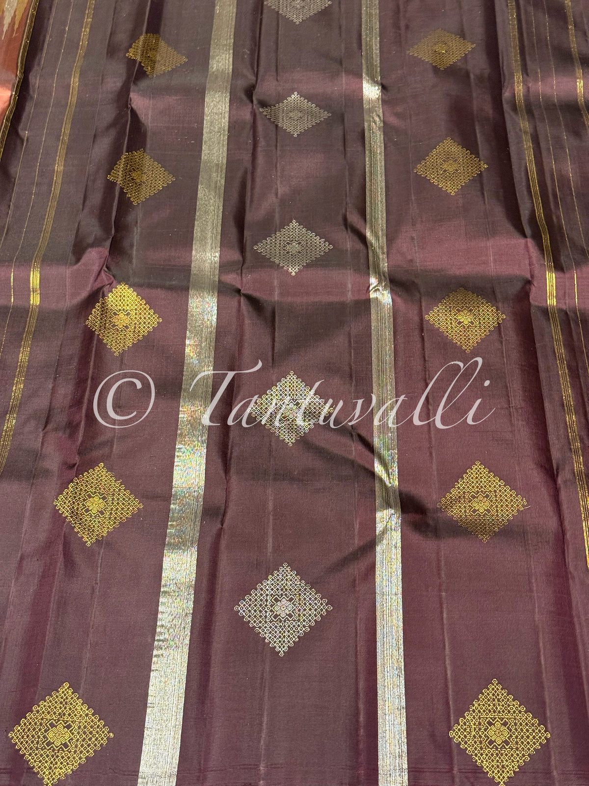 Chocolate Brown 8 Kol with Temple Peaks and Kolam Buttas