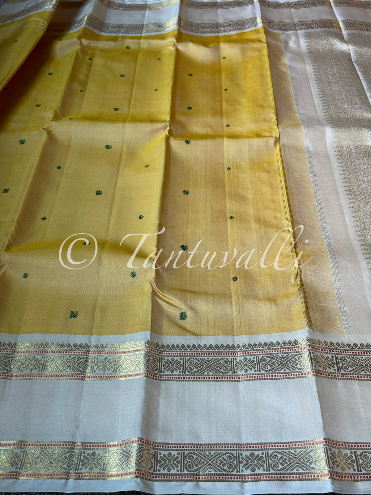 Butter Yellow with Off White Rettaipet Border