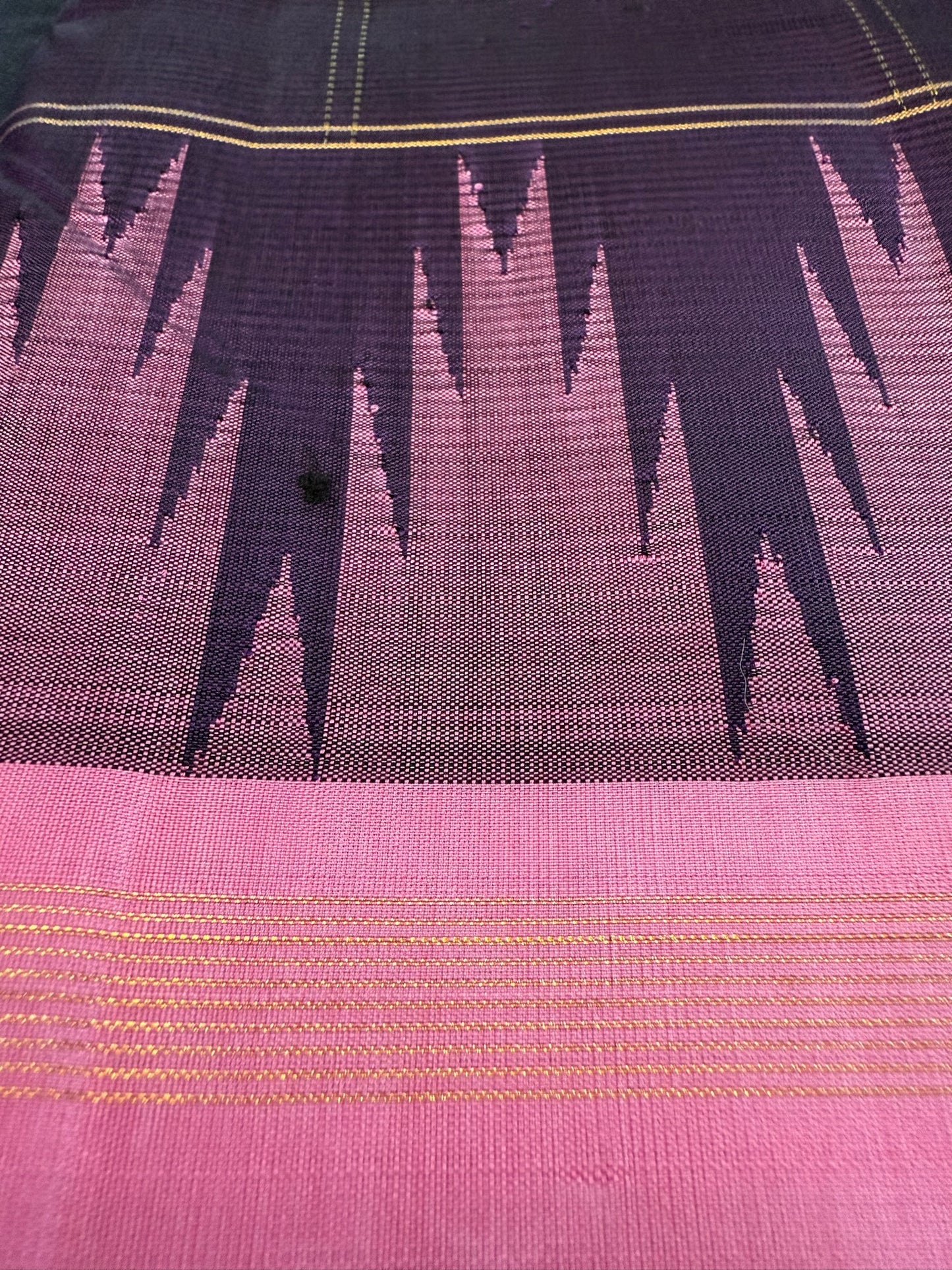 Dual tone jamun with Bright pink Korvai