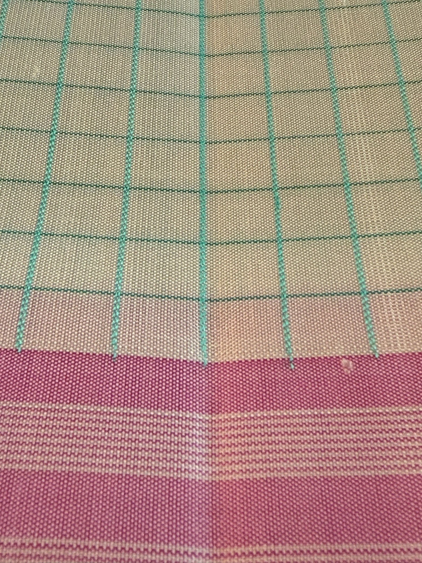 Graceful White with Cyan and pink Gap Border