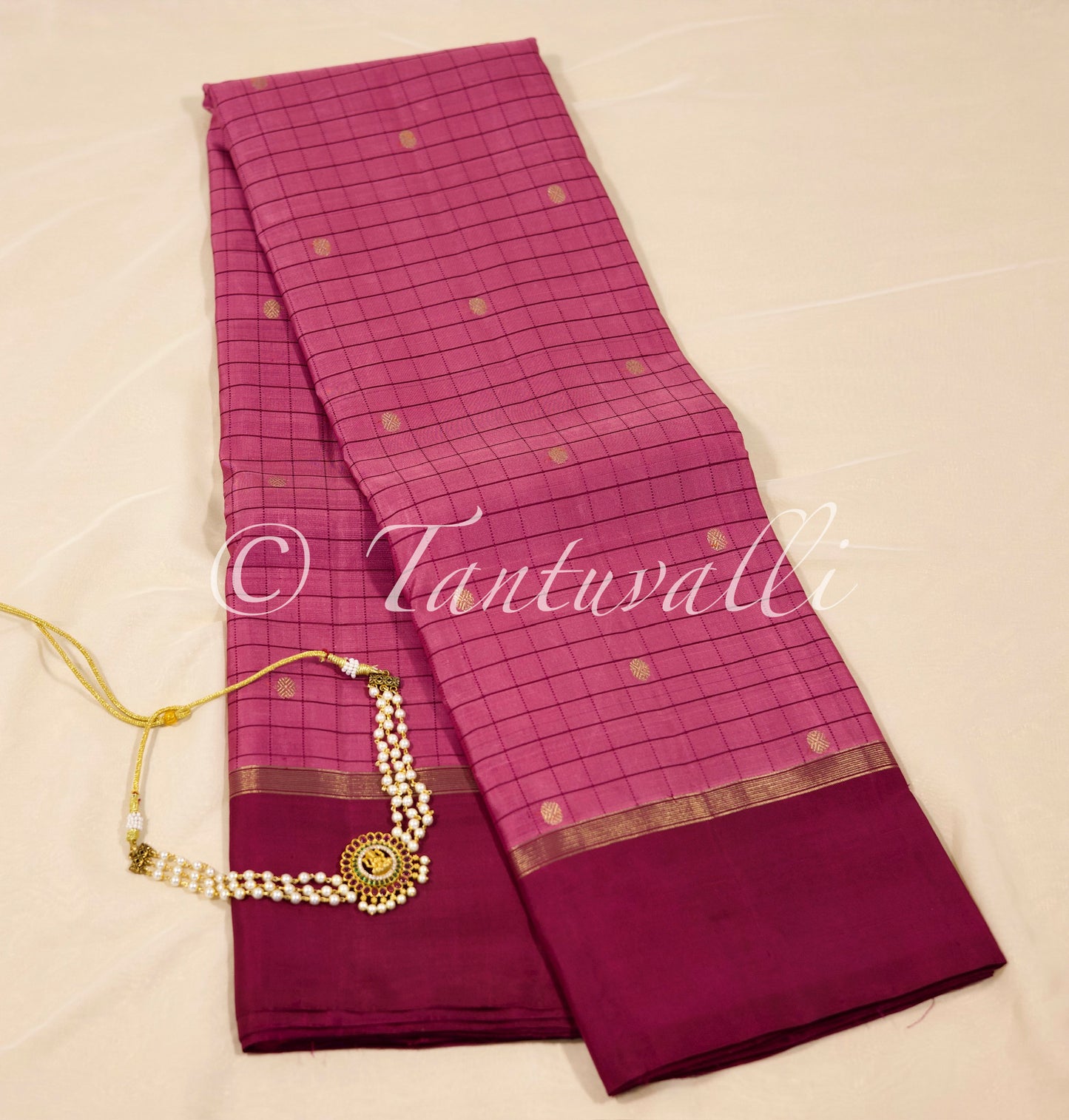 Onion pink with Magenta Korvai