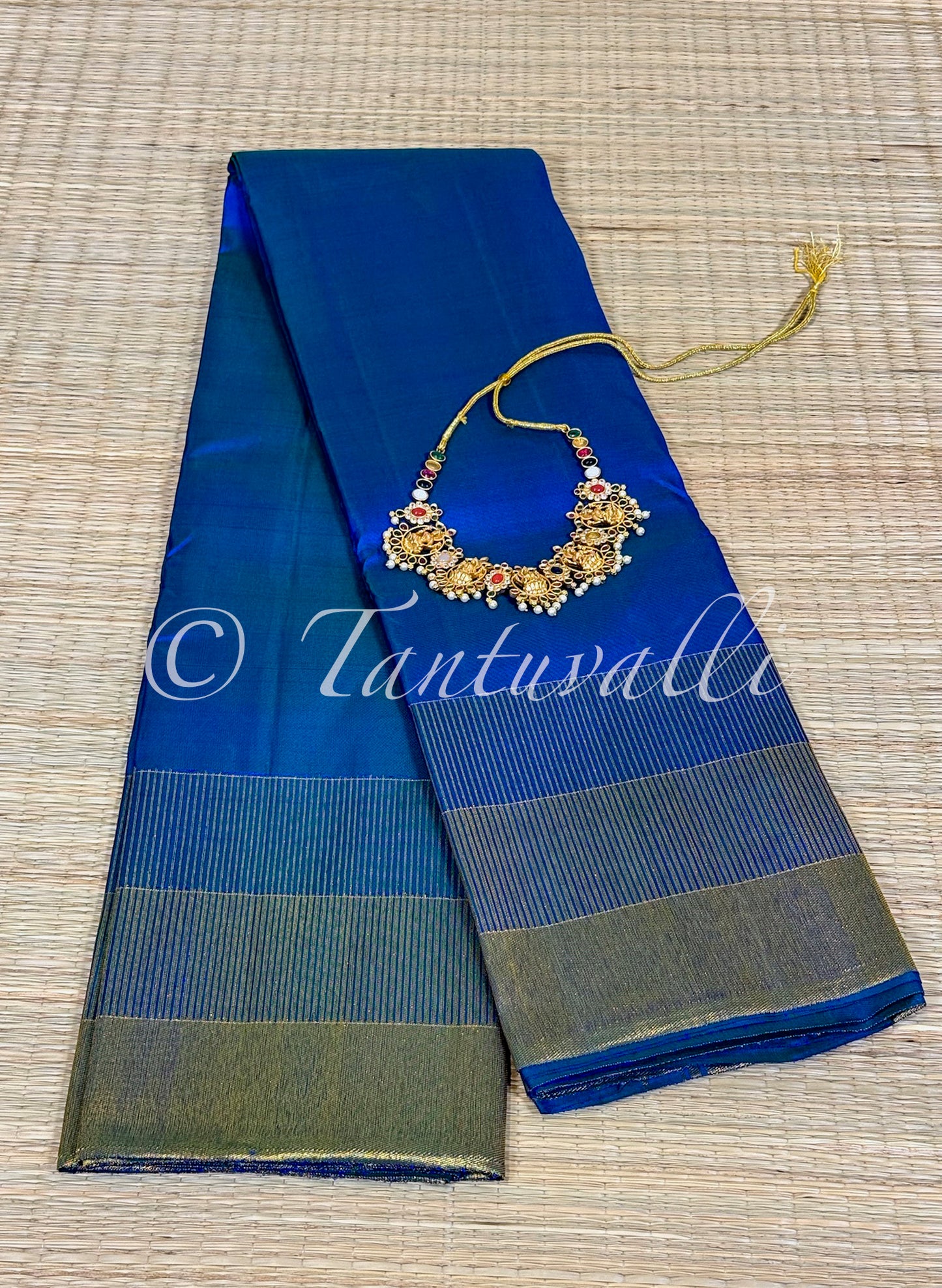 Mayil Kazhuthu Blue 8 Kol