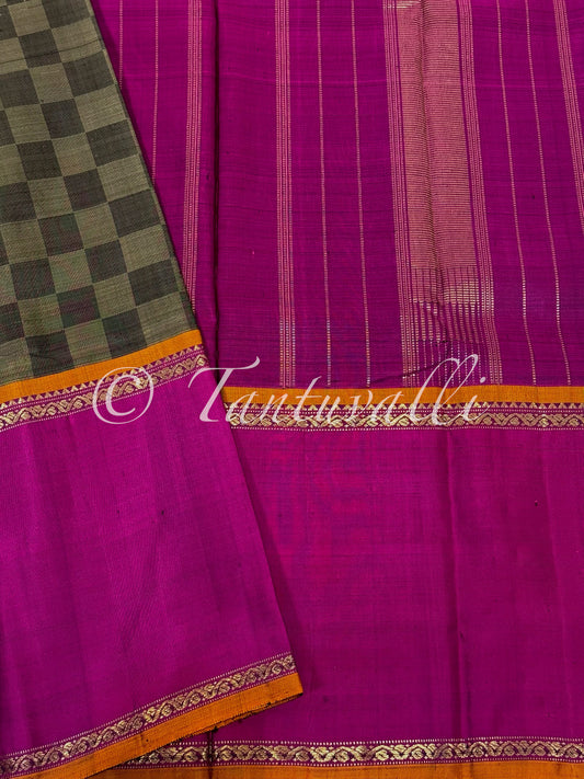 Black and Grey Paai Madi with Vaadaamalli Korvai