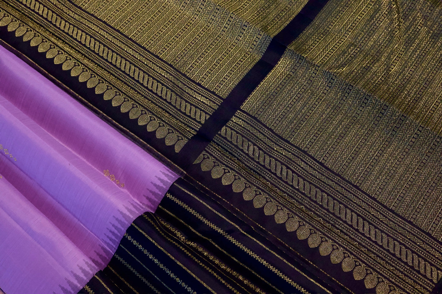 Lavender with Black Thazhampoo Korvai